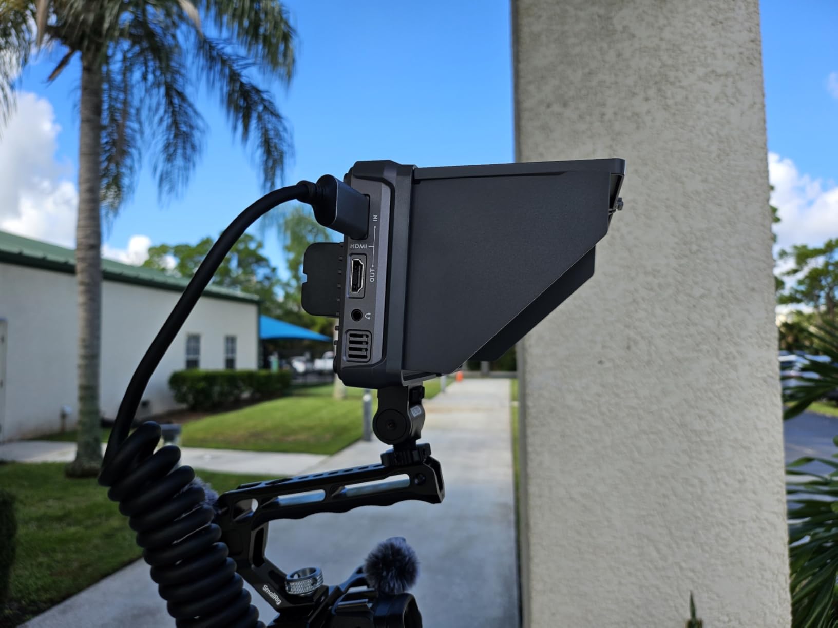 VILTROX DC-X2 6 inch Touchscreen Camera Field Monitor 4K HDMI Video Monitor with Sunshade Hood 2000nits 160°Wide View Angle 1920X1080 3D LUT Peaking Focus Assist Monitor customer photo 2