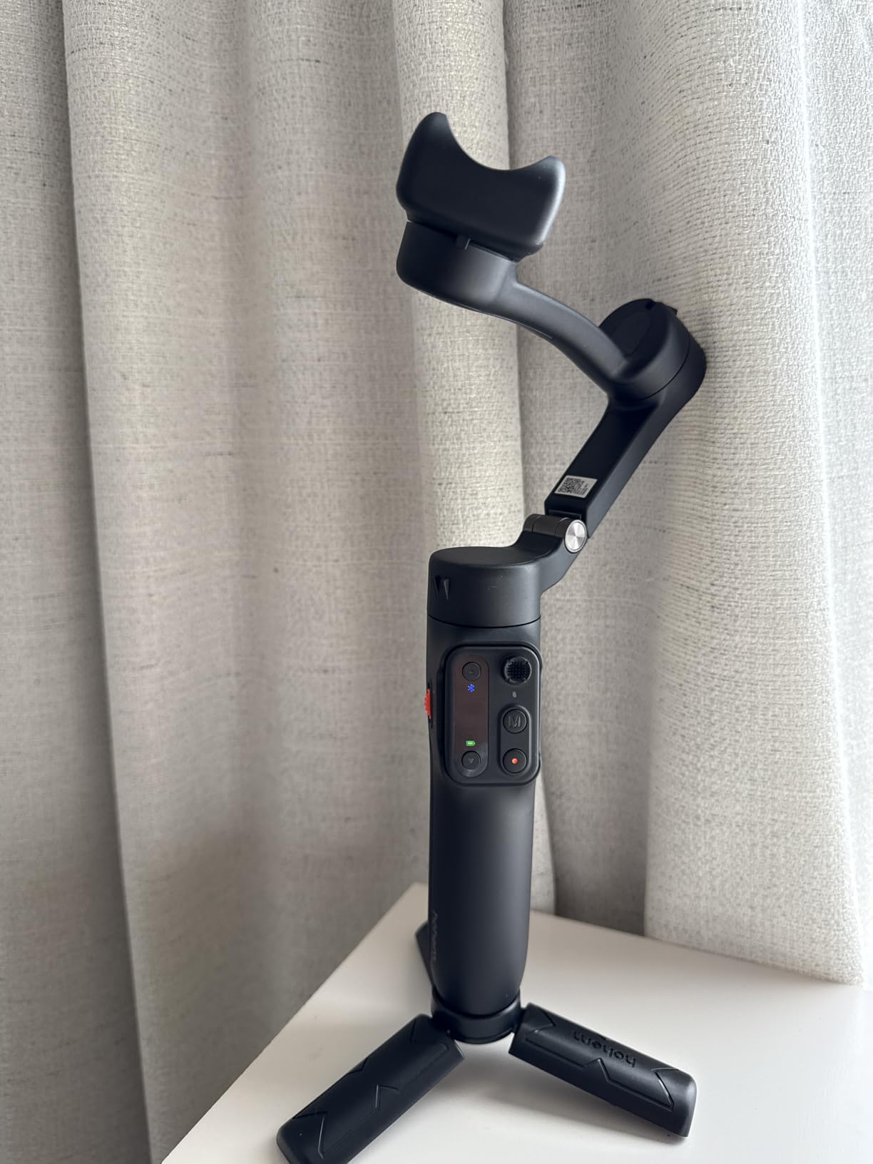 hohem iSteady X3 SE 3-Axis Gimbal Stabilizer for iPhone & Android, Black | Detachable Remote, iSteady 8.0, Foldable 0.79lb Design, Hohem Joy App, 11H Battery, 0.66lb Payload for Vlogs customer photo 1