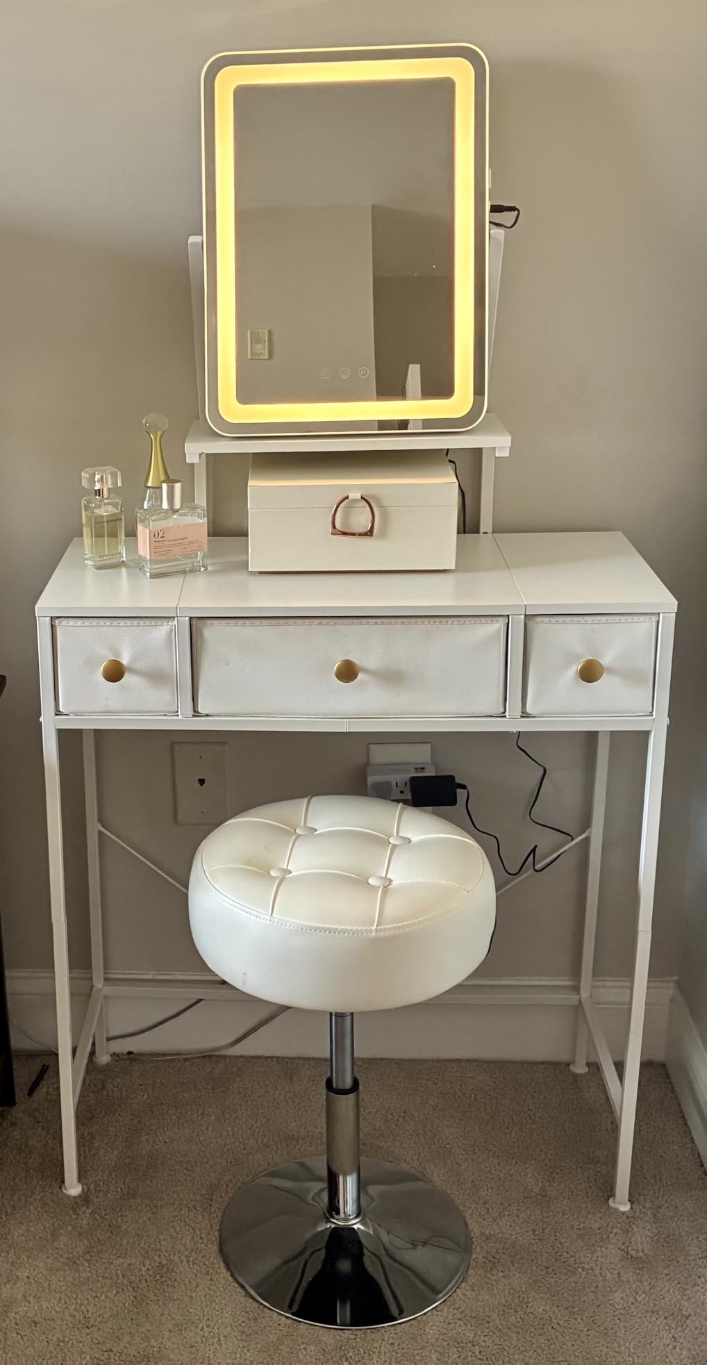 HIGDBFE Small Makeup Vanity Desk 27.5''W with Mirror and Lights, White customer photo 2