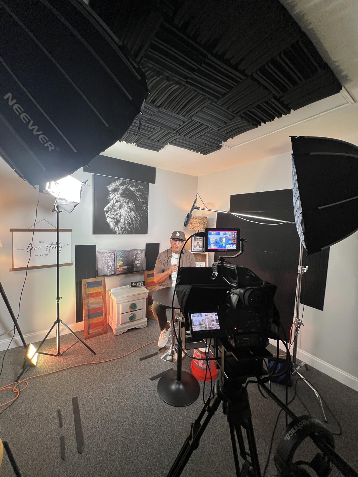 NEEWER 35.4'' Octagonal Softbox, Quick Release Parabolic Soft Box with Bowens Mount, Diffusers, Grid, Bag Compatible with Aputure 120d Compatible with Godox SL60w NEEWER Q4 AS600B CB300B Q300, NS92P customer photo 1