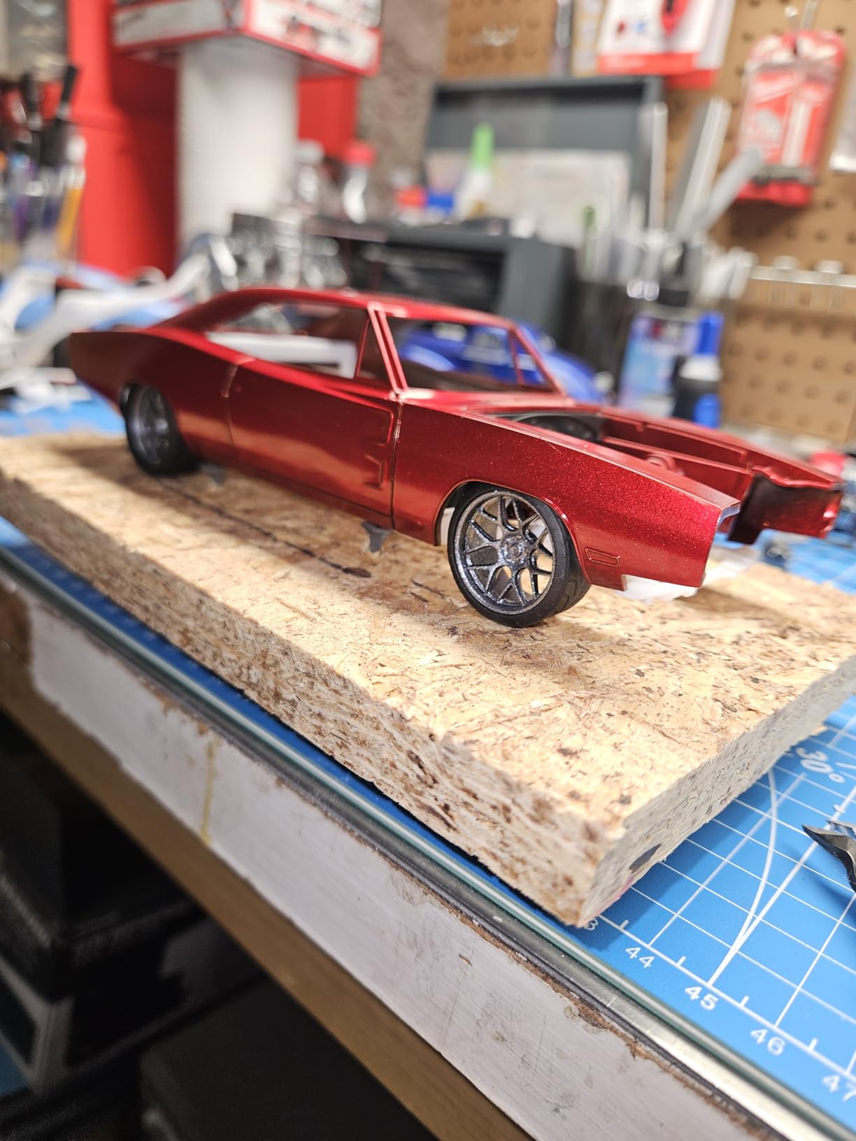 Revell 14561 1970 Dodge Charger R/T 1:25 Scale 117-Piece Skill Level 5 Model Building Kit customer photo 2