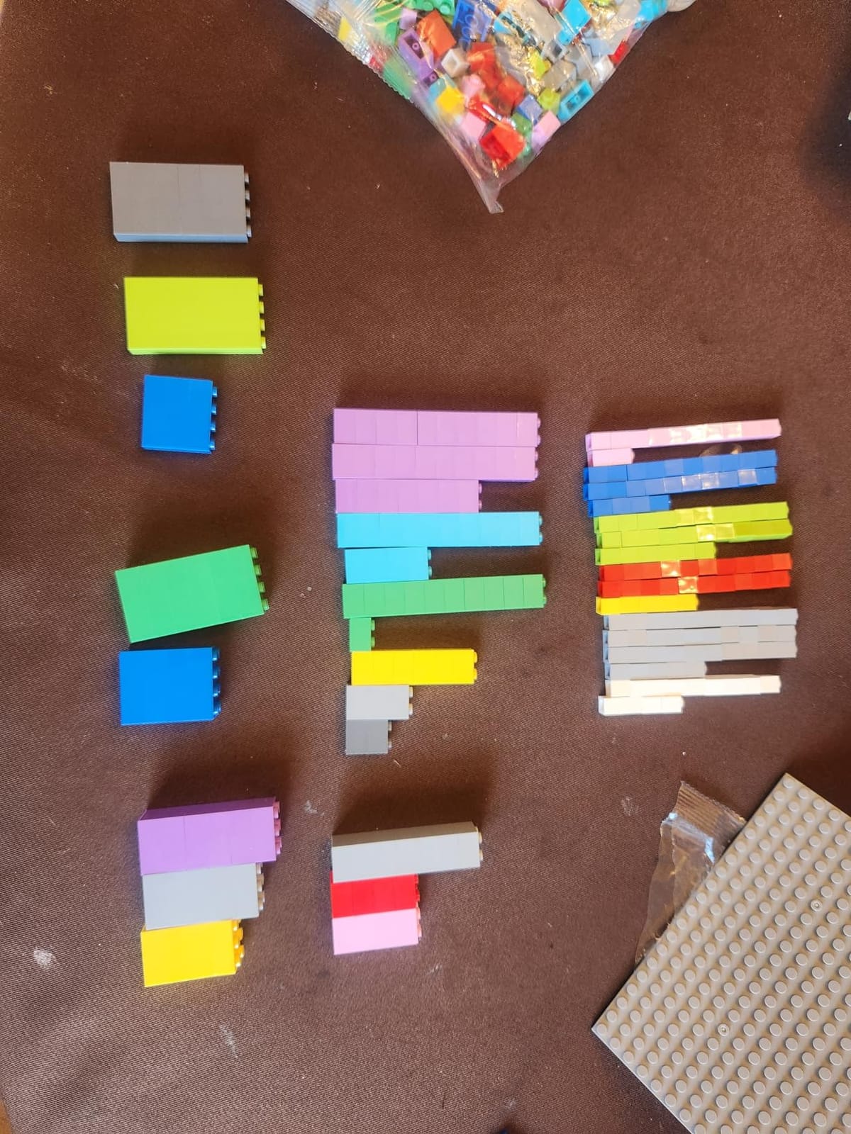 Building Bricks, 1000 Pieces Classic Bulk Building Blocks with 3 Baseplates Building Bricks Set Compatible with All Major Brands Creative Building Toys for Kids Montessori STEAM toys, 12 Colors customer photo 2