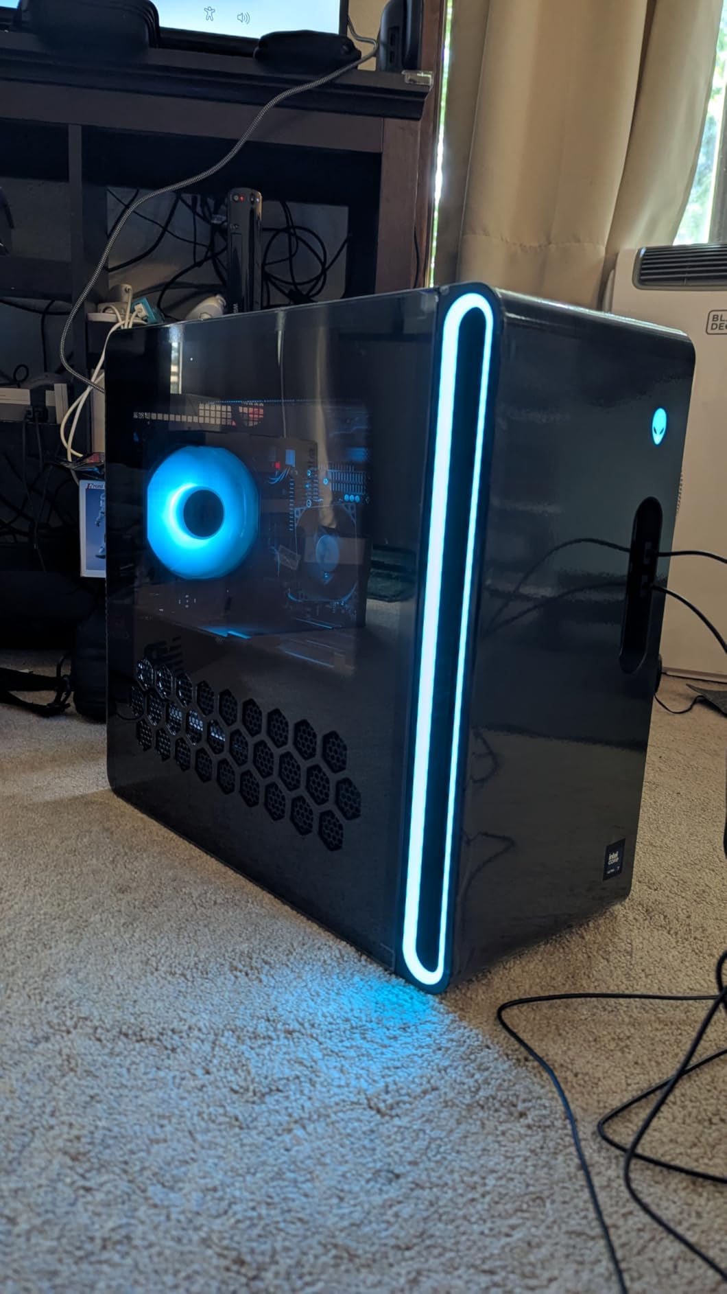 Alienware Aurora Gaming Desktop, RTX 5070, Intel Core Ultra 7 265F, 1TB SSD, 32GB DDR5, Wi-Fi 7, Bluetooth, Killer 2.5Gb Ethernet, Windows 11 Home, Wired Keyboard, ACT1250 customer photo 2