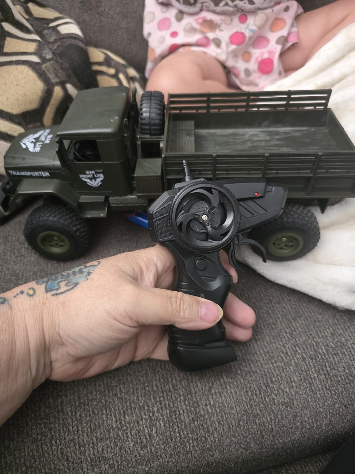 XINGRUI 1:16 Scale Remote Control Car Military Crawler Off-Road RC Tank with 4WD, Adjustable Speed/Steering, 2 Batteries & Openable Doors - All-Terrain RC Truck for Birthday Gifts customer photo 2