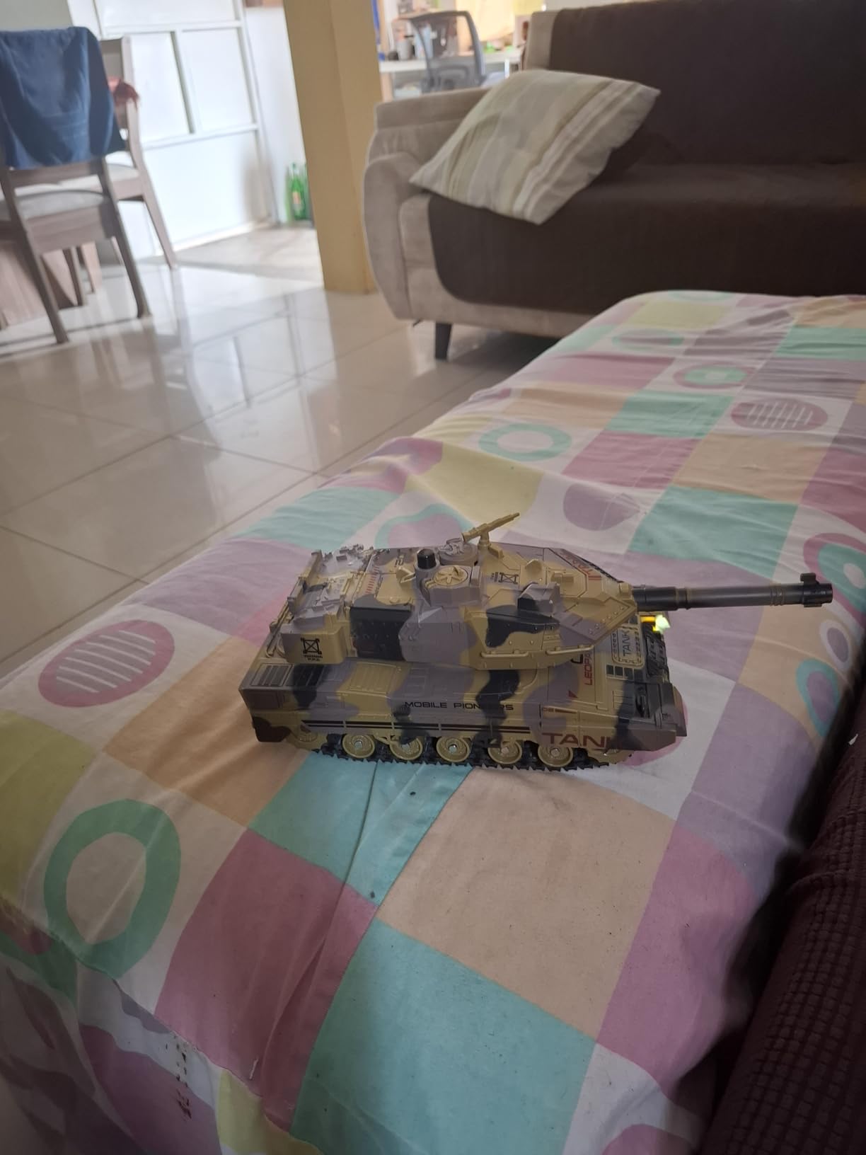 Supdex 1/24 RC Tank -2.4Ghz Remote Control Army Tank with 360°Rotating Turret, Auto Demo, Sound & Smoke & Light, Military Vehicles Model Gift for Boys 8+ customer photo 1