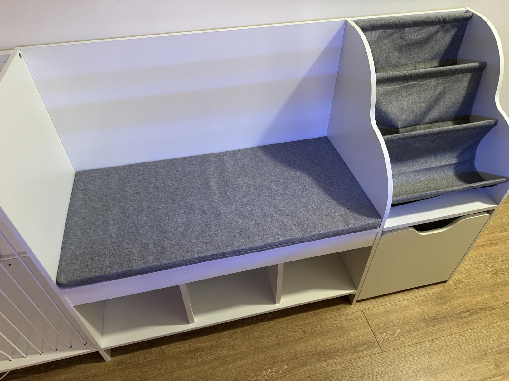 DTK Kids Reading Nook with Bench, Toy Storage Organizer with Stuffed Animals Holder, Kids Bookshelf with Seat Cushion, 3 Storage Cubbies and Toy Box on Wheels for Playroom, Bedroom, Nursery, White customer photo 1