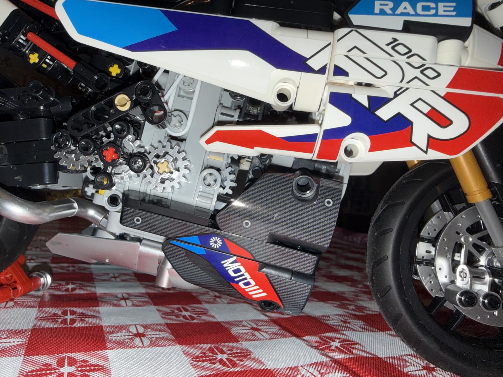 Reobrix Motorcycle 1000 RR Technic Building Set 949 PCS 1:8 Scale Model Kit customer photo 1