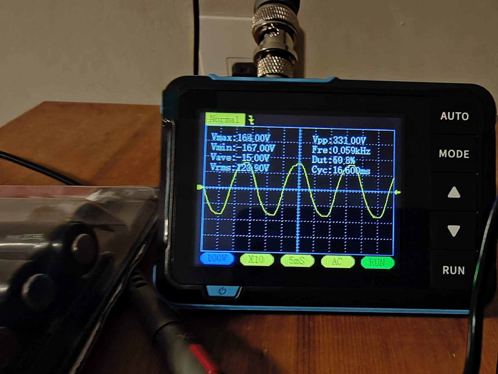 FNIRSI DSO152 Handheld Oscilloscope 200kHz Bandwidth, 2.5MS/s Sampling Rate | 2.8