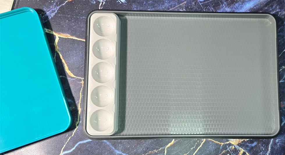 Vallejo - Wet Palette Pro Painter Size for Miniature and Acrylic Painting Bundle, Includes 2 Hydration Sponge, 30 Moisture Paper and a Well Palette - Keeps Your Acrylic Paint Wet customer photo 1