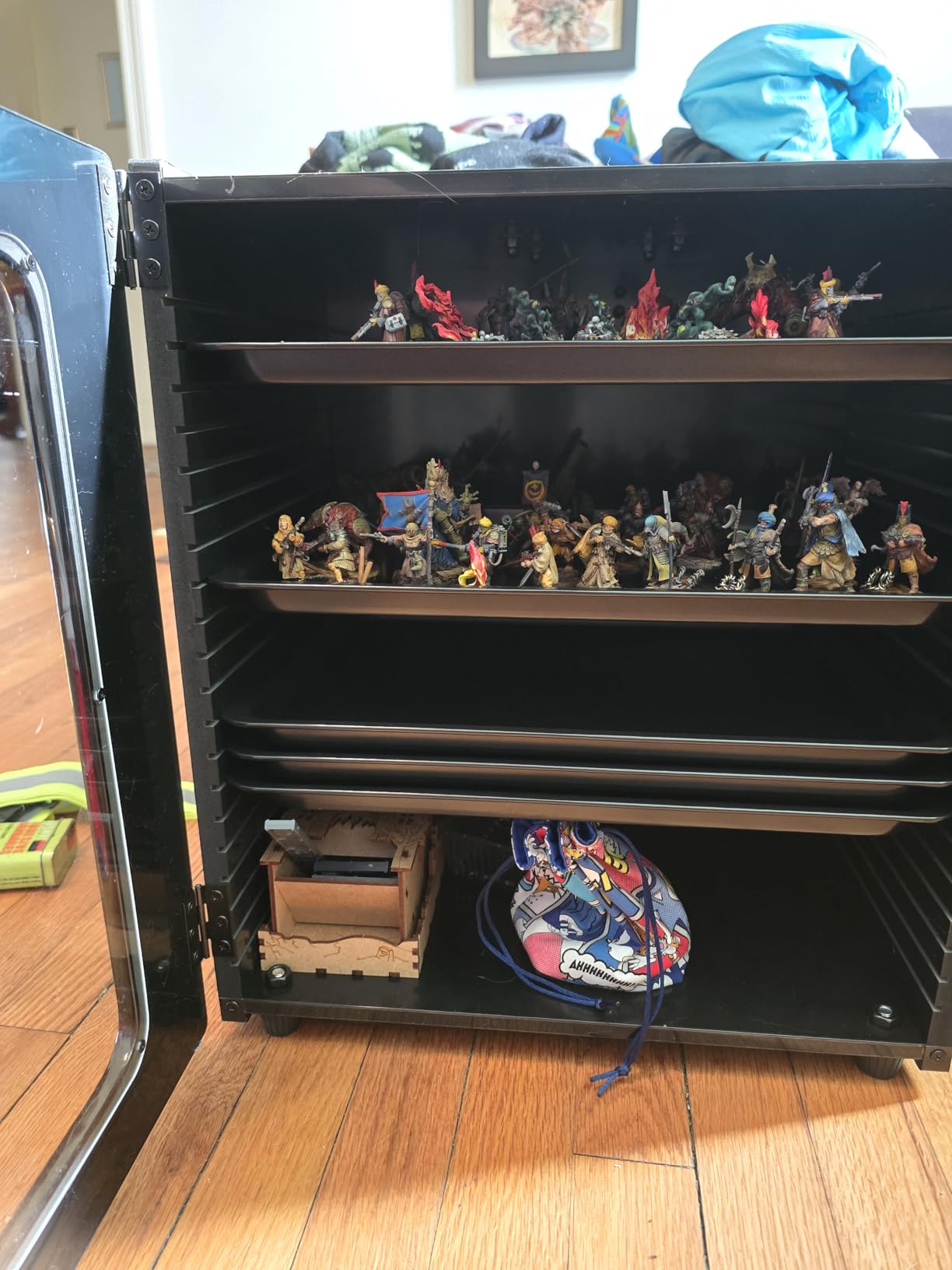 Miniature Storage Case for Collectibles Miniatures, Wooden Display Cases with 6 Trays, Miniature Display Case Miniatures Transport Case (Black) customer photo 1