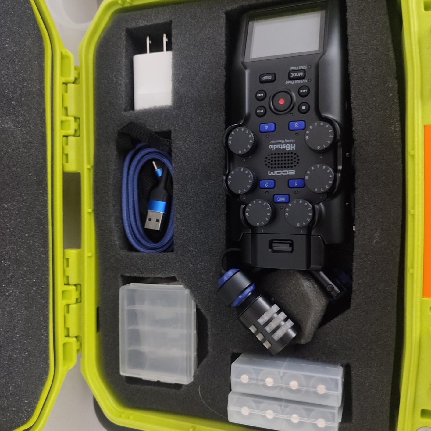 Zoom H6 Studio Handy Recorder for Filmmakers & Musicians | Clip-Free Audio with 32-Bit Float, 8 Tracks, Gain Knobs, F-Series Preamps, Large X/Y Mics, 4 XLR/TRS Inputs, USB Interface customer photo 2