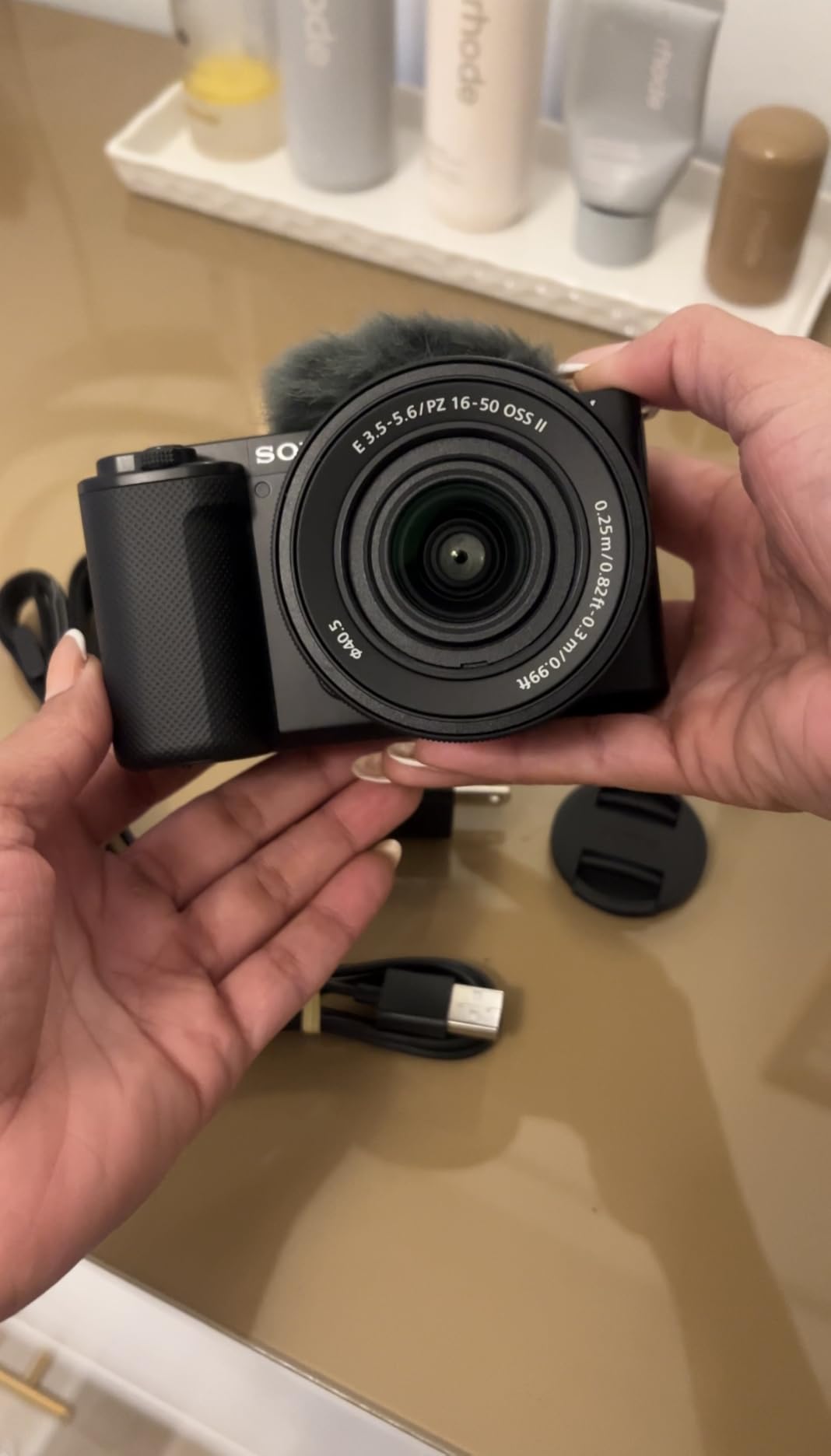 Sony ZV-E10 APS-C Mirrorless Camera with 16-50mm Lens Black | 24.2MP APS-C, UHD 4k30p, 3.0 Side Flip-Out Touchscreen, 16-50mm OSS II Kit Lens, 425-Point AF customer photo 2