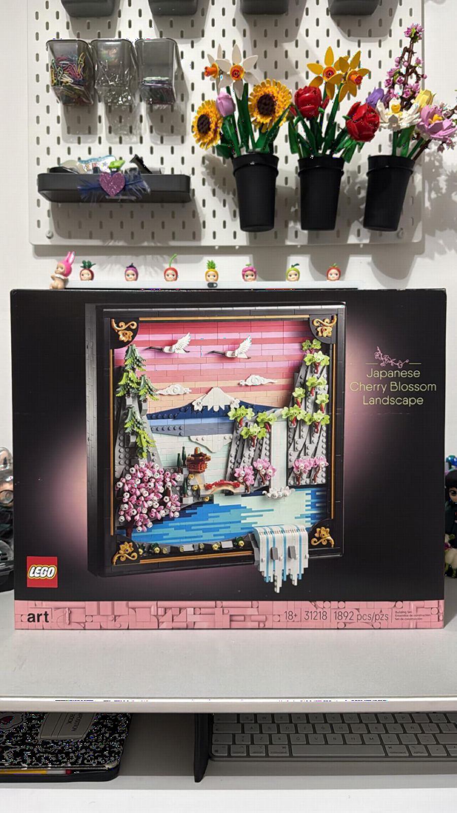 LEGO Art Japanese Cherry Blossom Landscape Building Set for Adults - Room Decoration & Gift for Women & Men, Ages 18+ - Framed Wall Decor, Stand or Hang to Display - 31218 customer photo 1