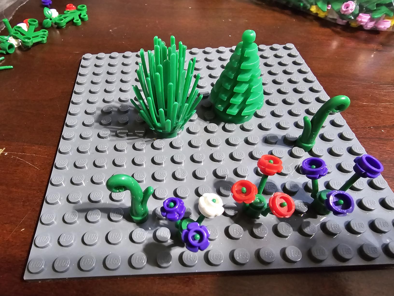 144 PCS Plants and Trees Building Bricks Set, Garden Plants Flowers Bushes Trees Leaves Jungle Forest Park Decor Compatible with Lego Parts and Major Brands customer photo 1