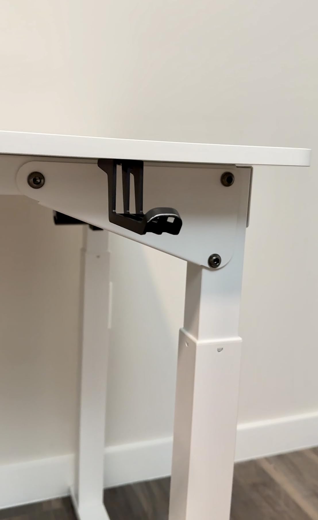 FLEXISPOT 4 Legs Standing Desk 71 x 32 Inch Adjustable Height Desk with Splice Board Home Office Sit Stand Up Desk, White Top + White Frame customer photo 1