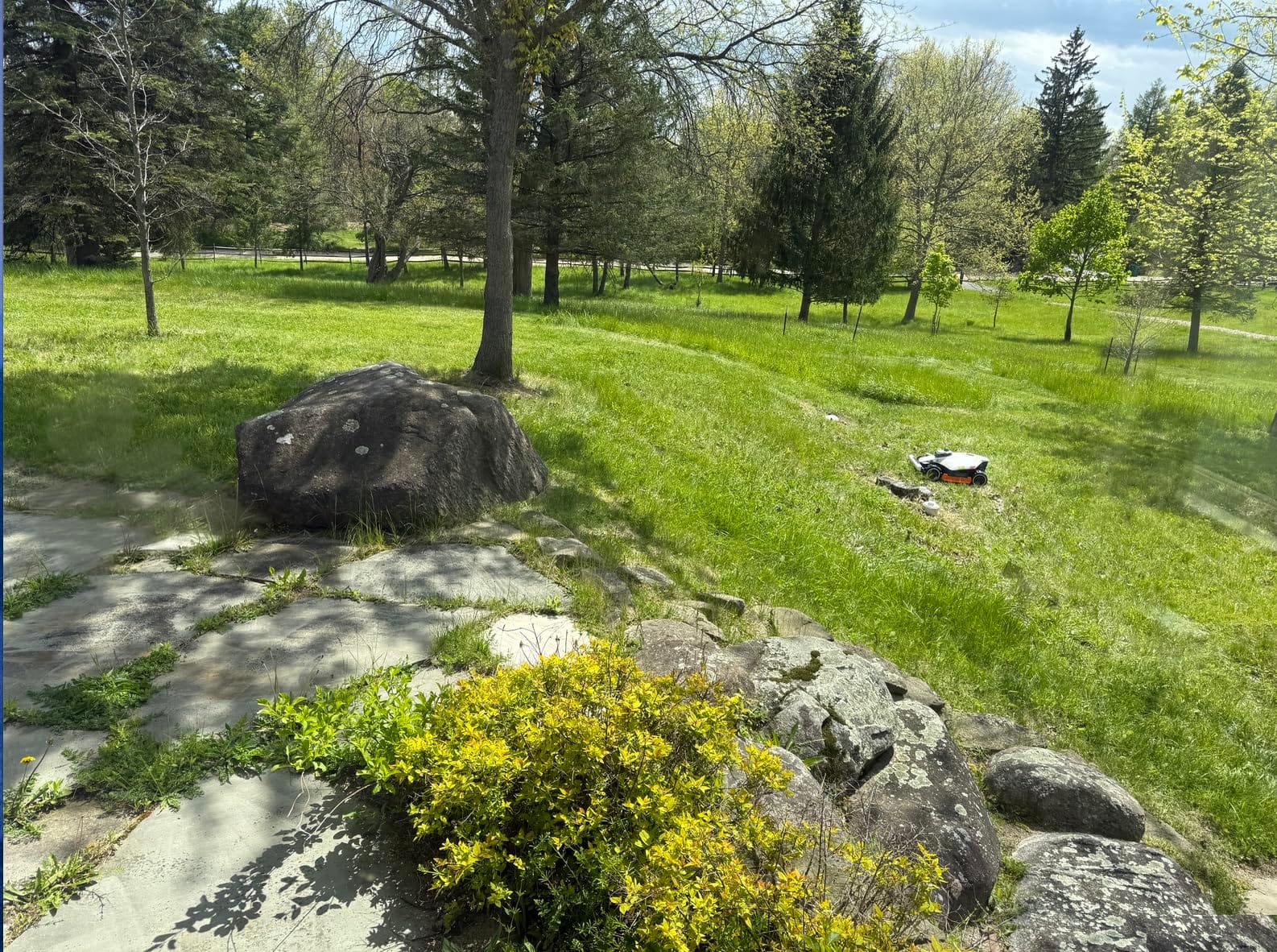Mammotion LUBA 3 AWD 3000 Robot Lawn Mower with Cleaning Stand (Ship Separately), 360° LiDAR+NetRTK+AI Vision, AWD for 80% Slopes, 5400 sq.ft/h, Cutting Height 1.0