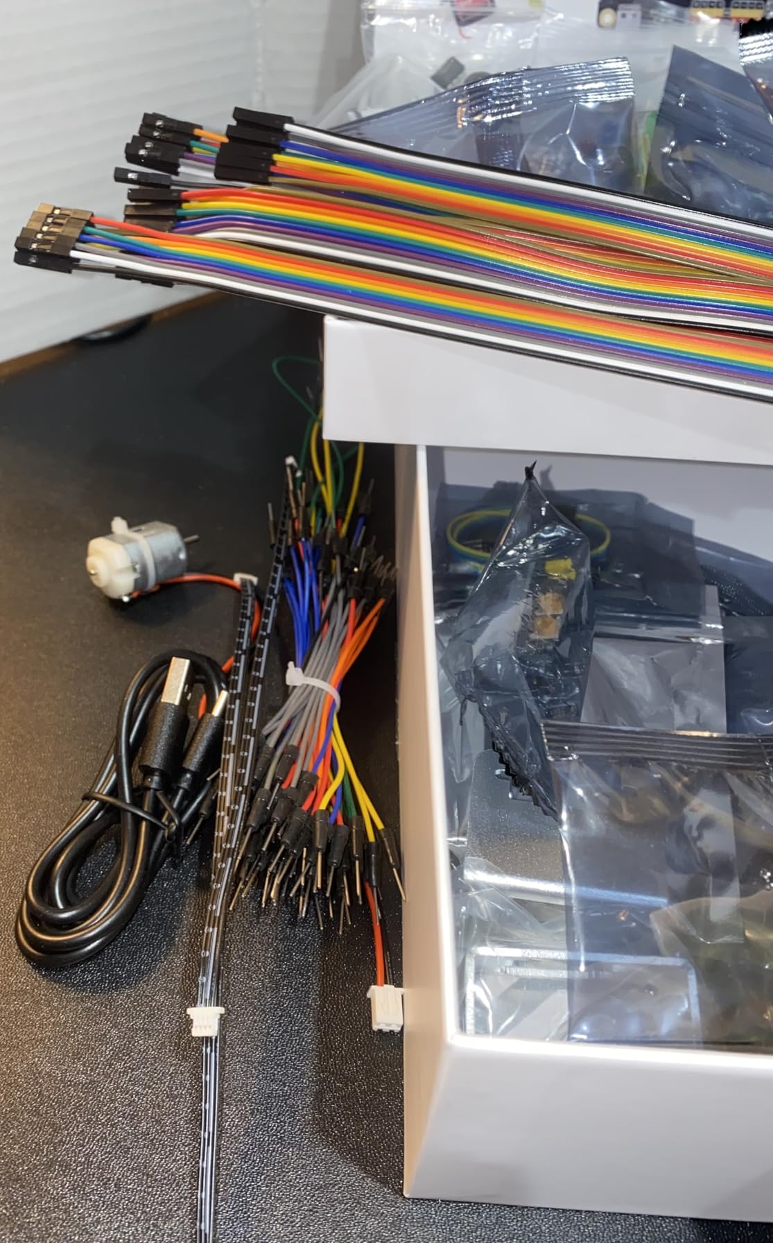 SunFounder AI Fusion Lab Kit for Raspberry Pi 5/4/3B+/Zero 2w, LLMs ChatGPT/Gemini/Grok, YOLO&OpenCV & MediaPipe, Python, Video Courses for Beginners Engineers customer photo 2