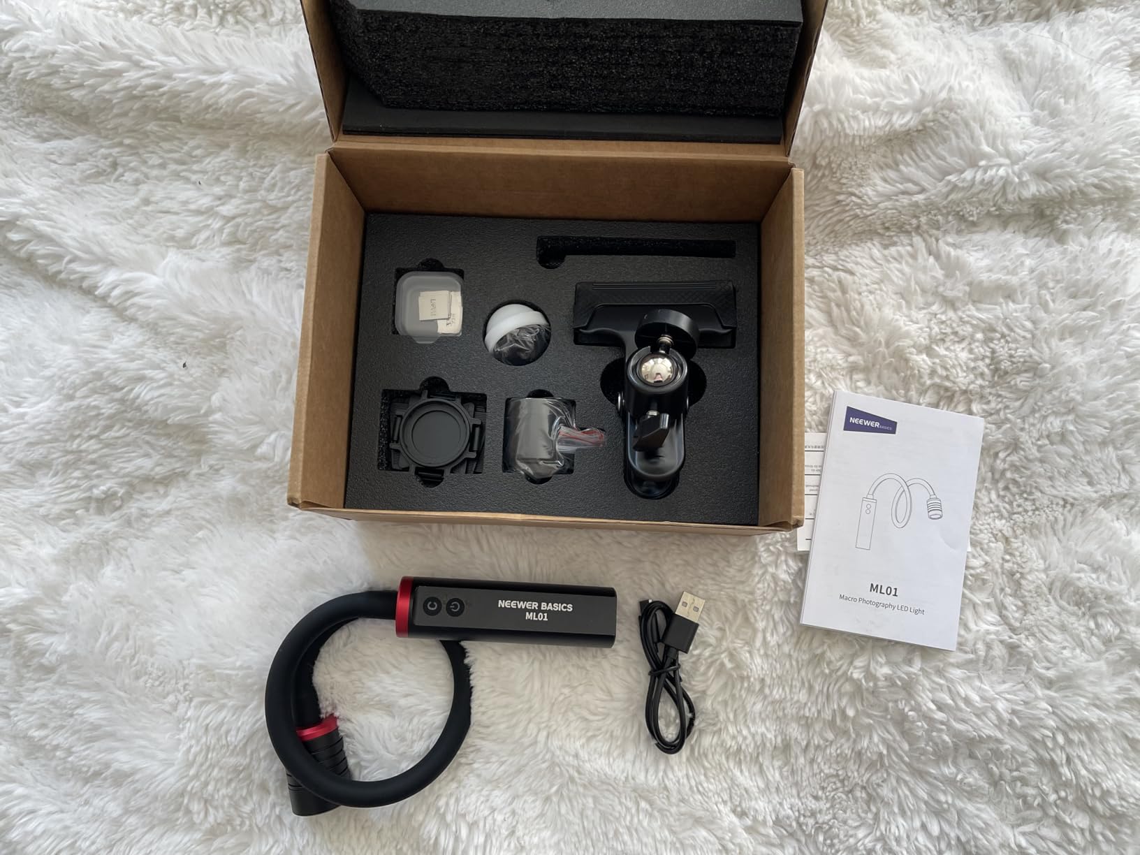 NEEWER Basics ML01 IP54 Bendable Macro Photography LED Light | 4W Bendy Light, USB C Rechargeable, 2500mAh, CRI95 TLCI99, 3100lux at 0.5m, 5 Colors, 28° to 77° Beam, Jewelry Photography customer photo 1