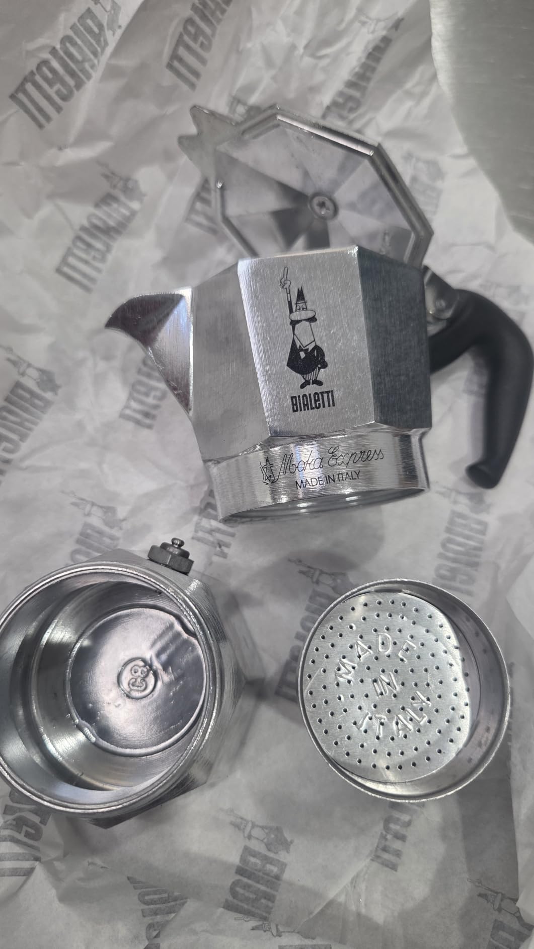 Bialetti Moka Express Iconic Italian Stovetop Espresso Maker (Natural Silver, 6 Cups) customer photo 1