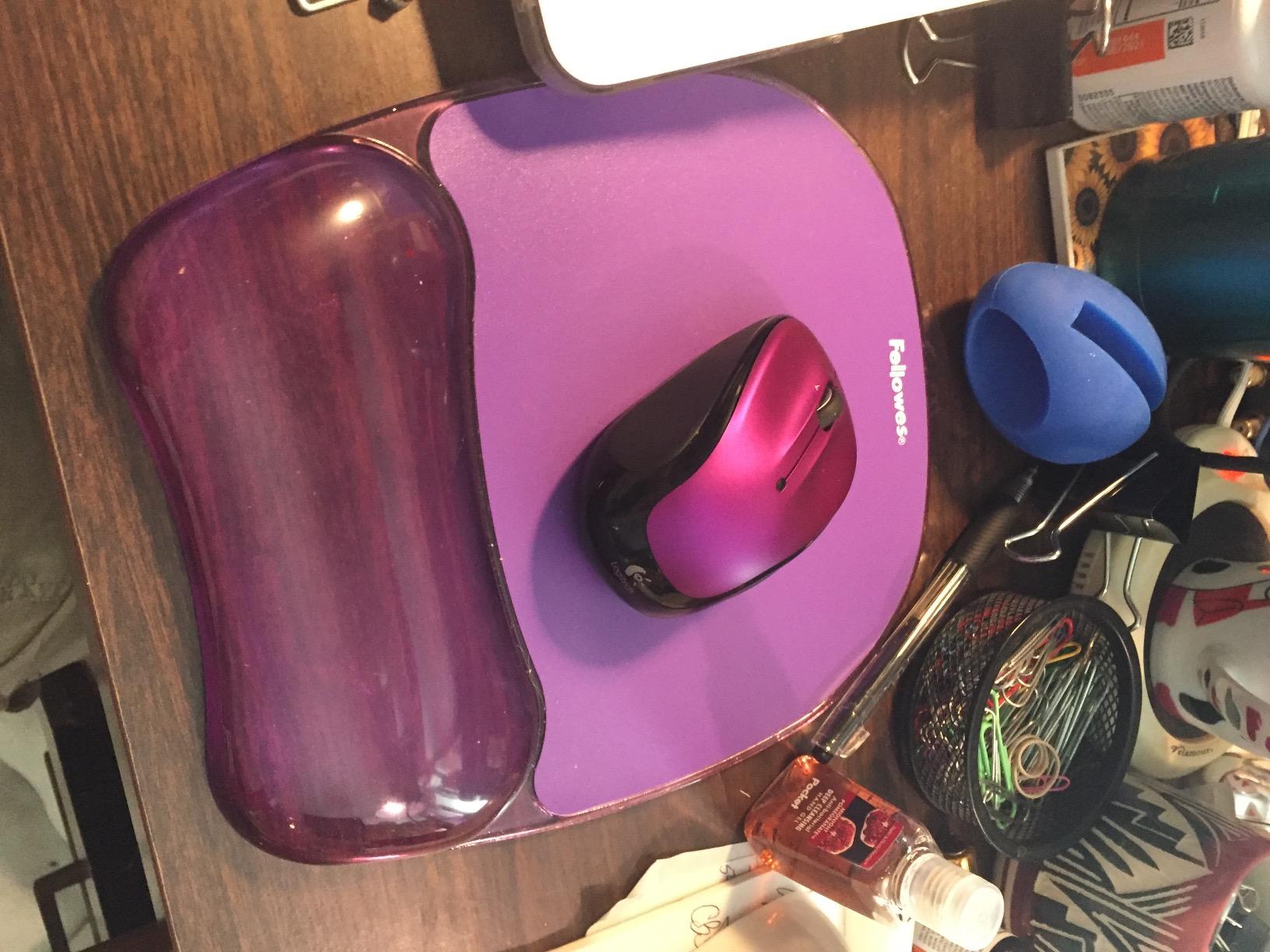 Fellowes Crystals Gel Mouse Pad with Wrist Rest - Purple (91441) customer photo 1