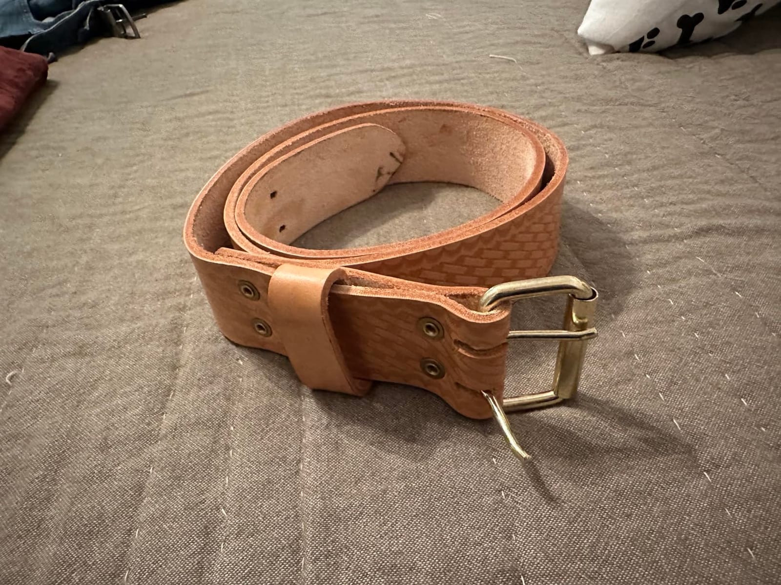 Klein Tools 5415 Tool Belt, Heavy-Duty Leather Work Belt for Contractors, Construction, Carpenters, Electricians, Framers, Ironworkers, Medium customer photo 1