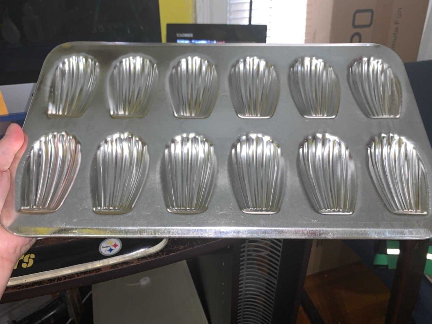 Gobel - Tinplate Madeleine Pan, 12 Shells, 15.6 x 7.9 in customer photo 2