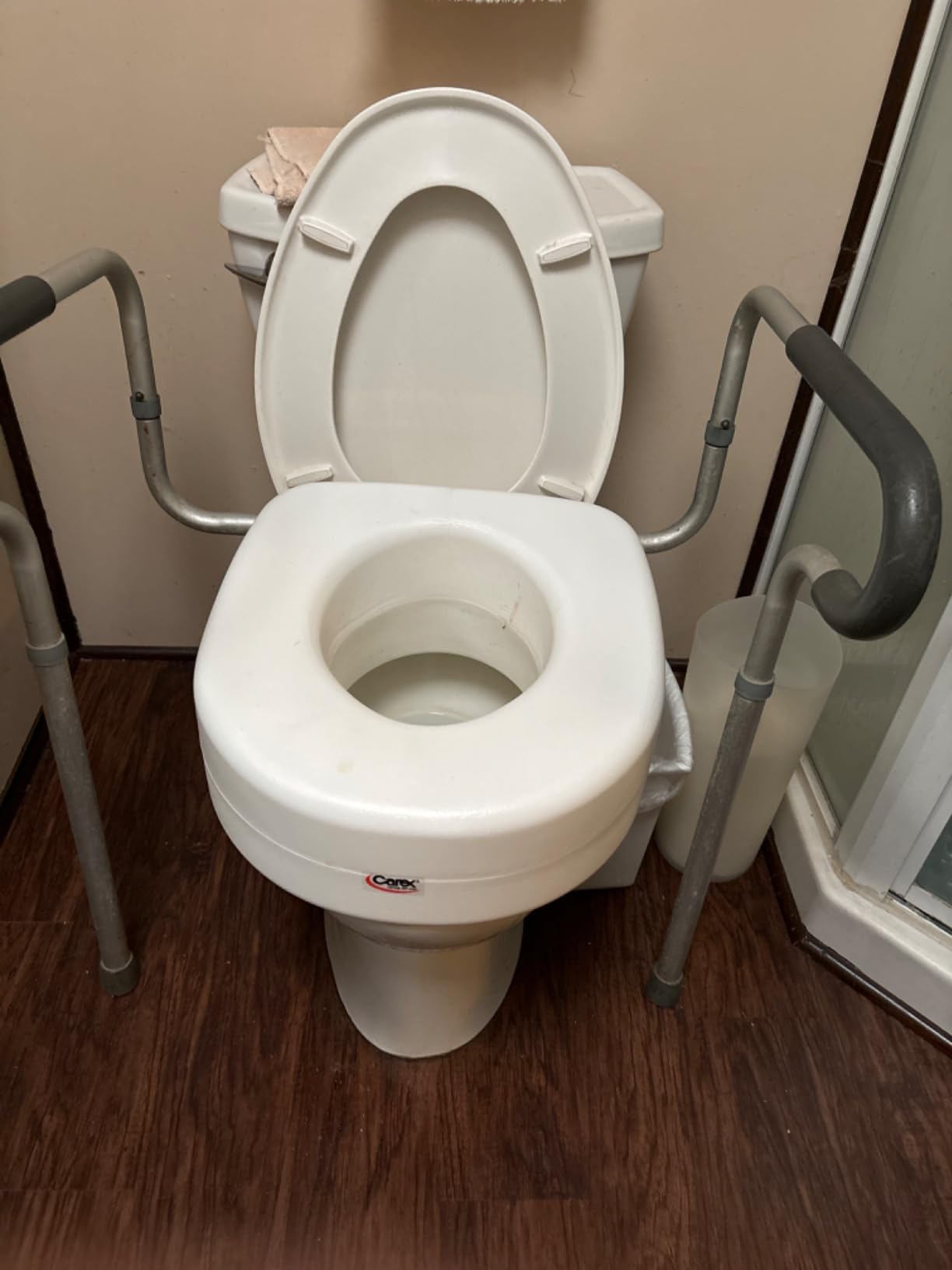 Carex Toilet Seat Riser, Adds 5 Inches of Height, Elevated and Raised Toilet Seat with 300 lbs Capacity, Standard Riser for Elderly and Handicap, Universal, Slip-Resistant, White customer photo 2