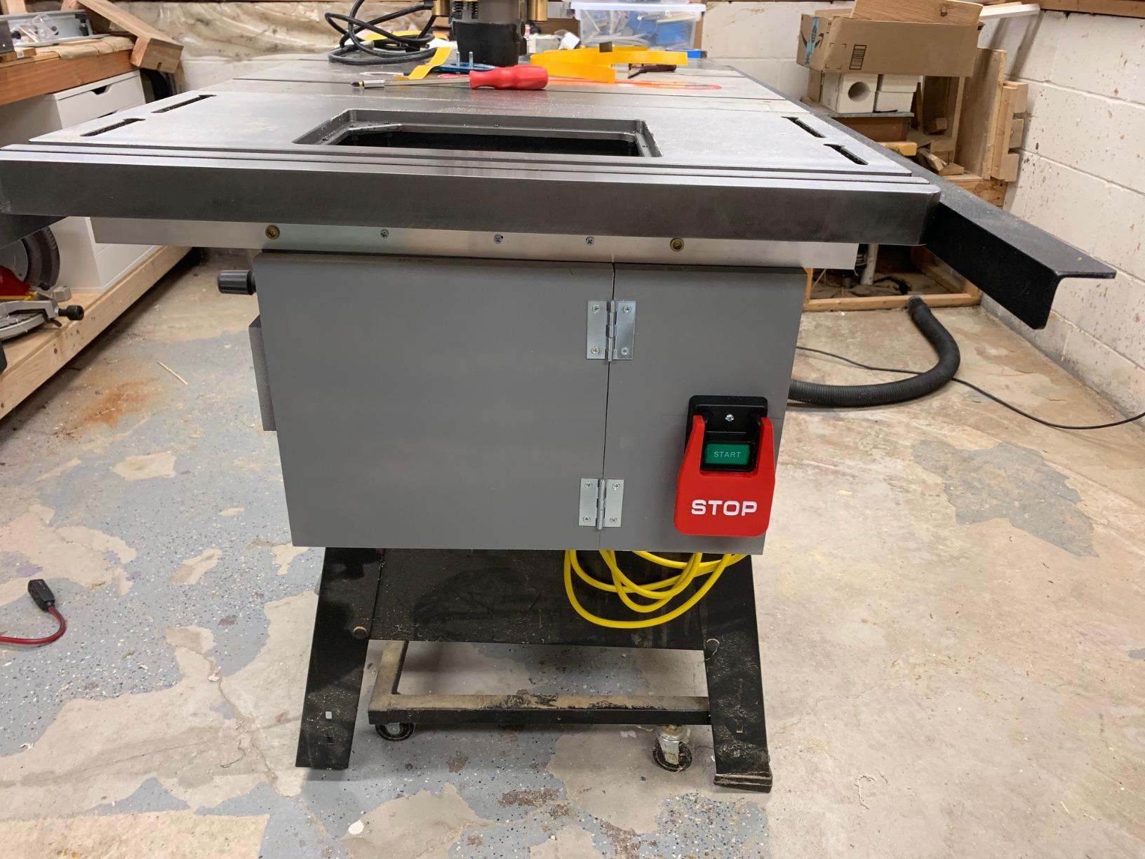 Rockler Router Table w/ 28” ProFence and Plate, Cast Iron Top (40-120) customer photo 1