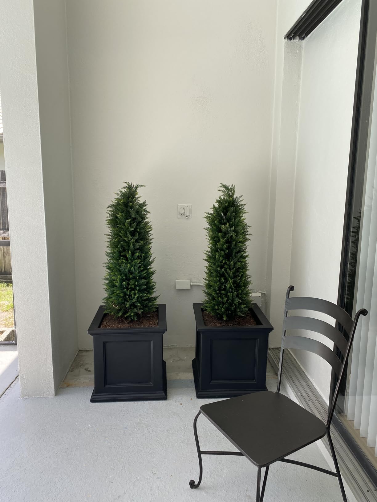 Mayne Fairfield 20in Self-Watering Square Planter, Black customer photo 1