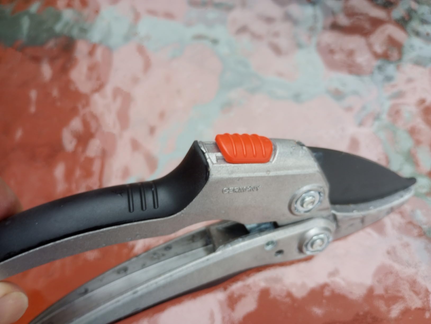 GARDENA Comfort Ratchet Secateurs SmartCut: Stable garden shears, Anvil blade for thick, dry wood of up to 25 mm, 2 handle positions, with ratchet mechanism and alu handles (8798-20) customer photo 1