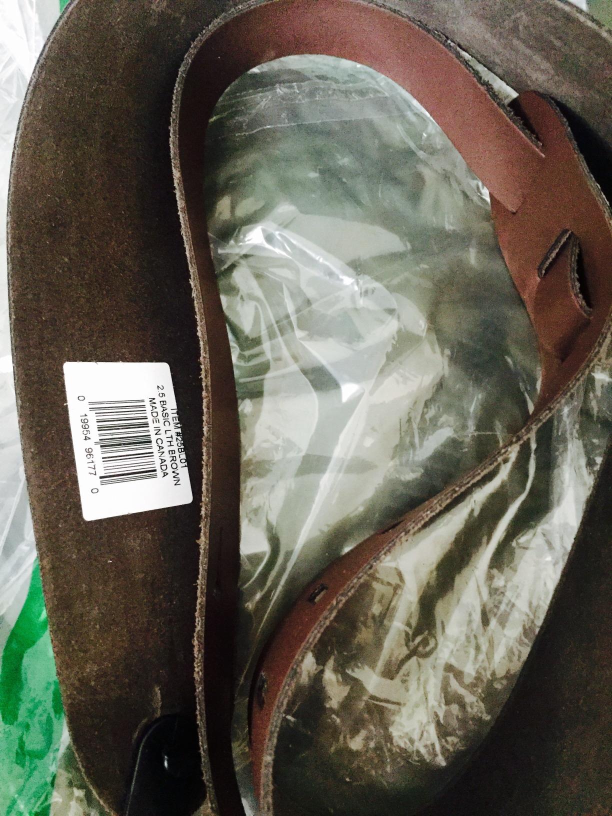 Planet Waves 25BL01 Basic Classic Leather Guitar Strap, Brown customer photo 1