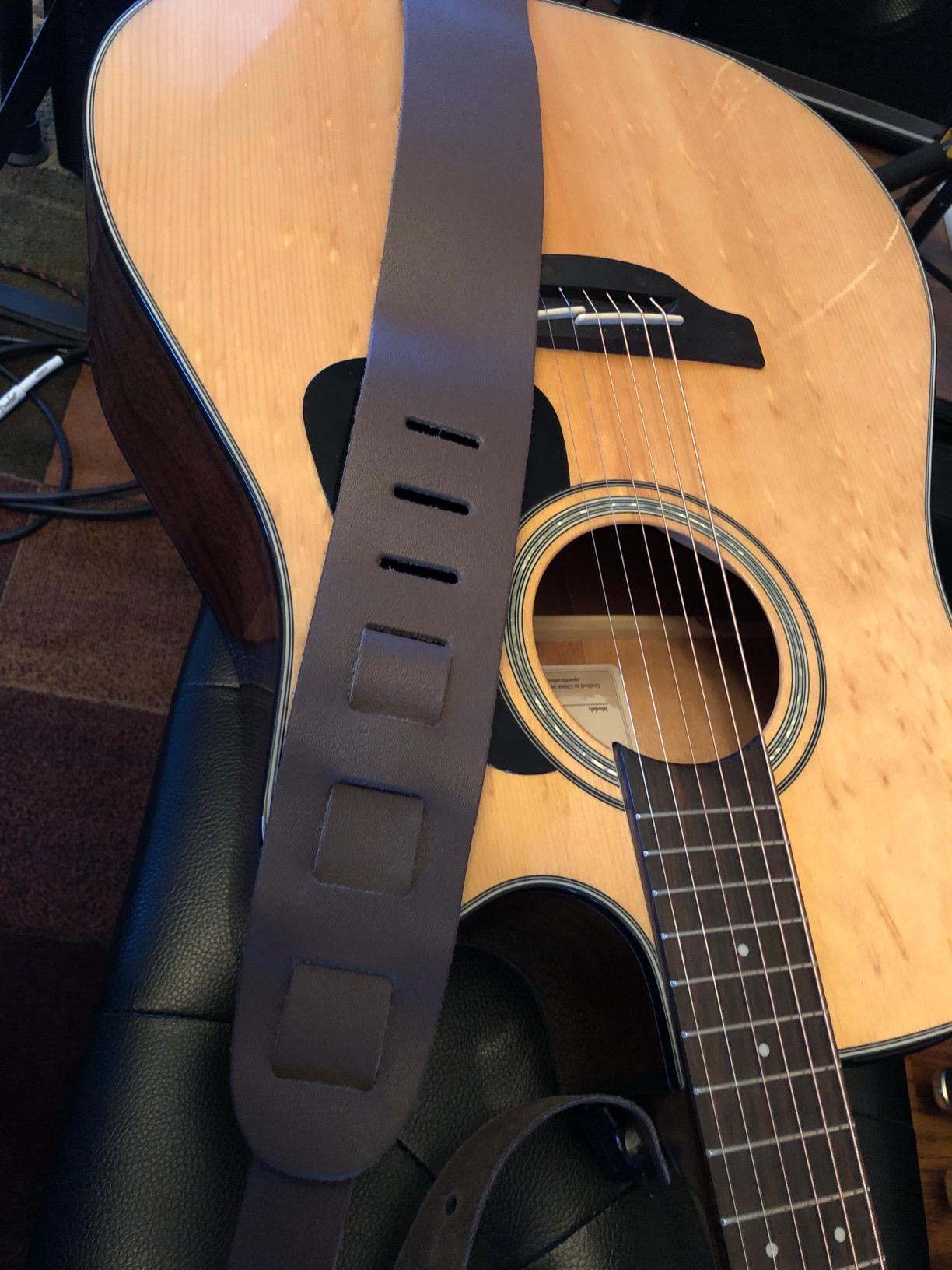 Planet Waves 25BL01 Basic Classic Leather Guitar Strap, Brown customer photo 2