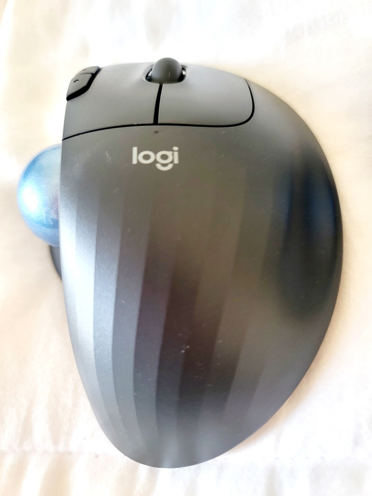 Logitech M570 Wireless Trackball Mouse – Ergonomic Design with Sculpted Right-Hand Shape, Compatible with Apple Mac / Microsoft, USB Unifying Receiver, Dark Gray customer photo 2