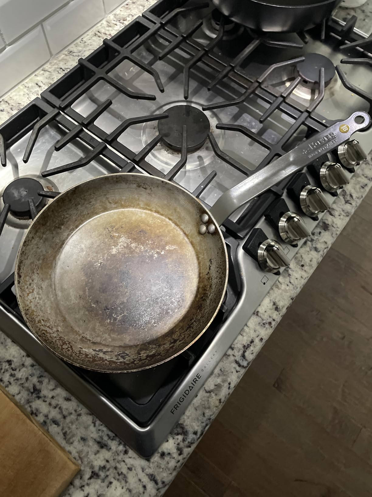 de Buyer MINERAL B Carbon Steel Fry Pan - 12.5” Diameter, 9” Cooking Surface - Ideal for Searing, Sauteing & Reheating - Naturally Non-Stick Finish - Made in France customer photo 1