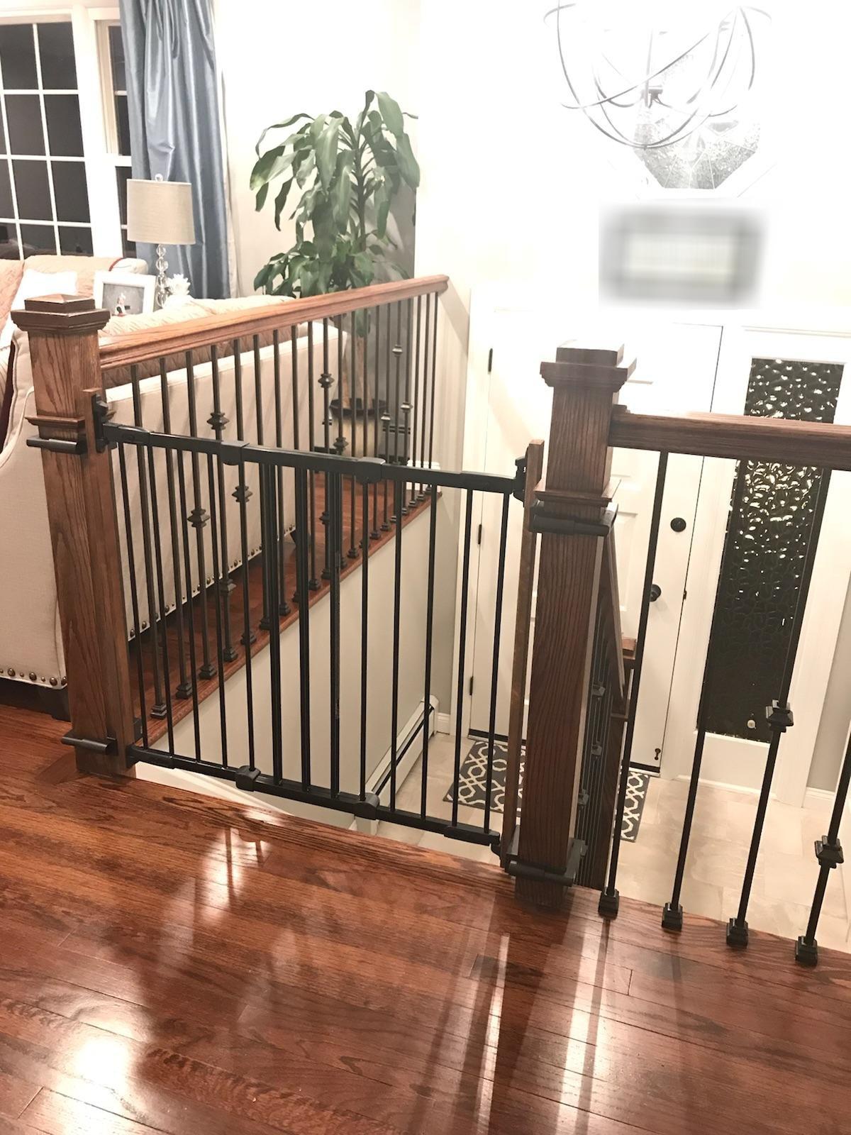 Safety Innovations No Hole Stairway Baby Gate Mounting Kit - Fits Posts from 2 3/4 inches to 3 1/2 inches Wide with Square or Round Tops - No Adhesives On Or Screws in Your Posts, (1-Pack) customer photo 1