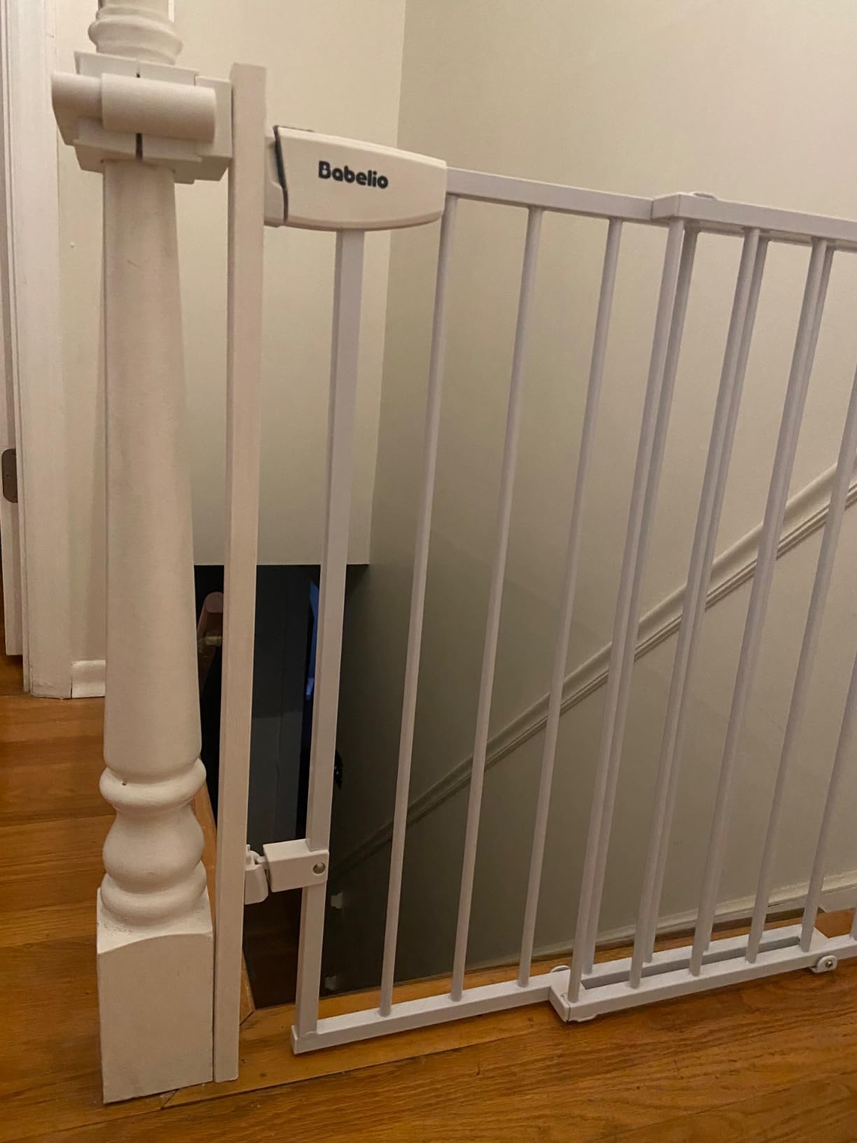 Safety Innovations No Hole Stairway Baby Gate Mounting Kit - Fits Posts from 2 3/4 inches to 3 1/2 inches Wide with Square or Round Tops - No Adhesives On Or Screws in Your Posts, (1-Pack) customer photo 2