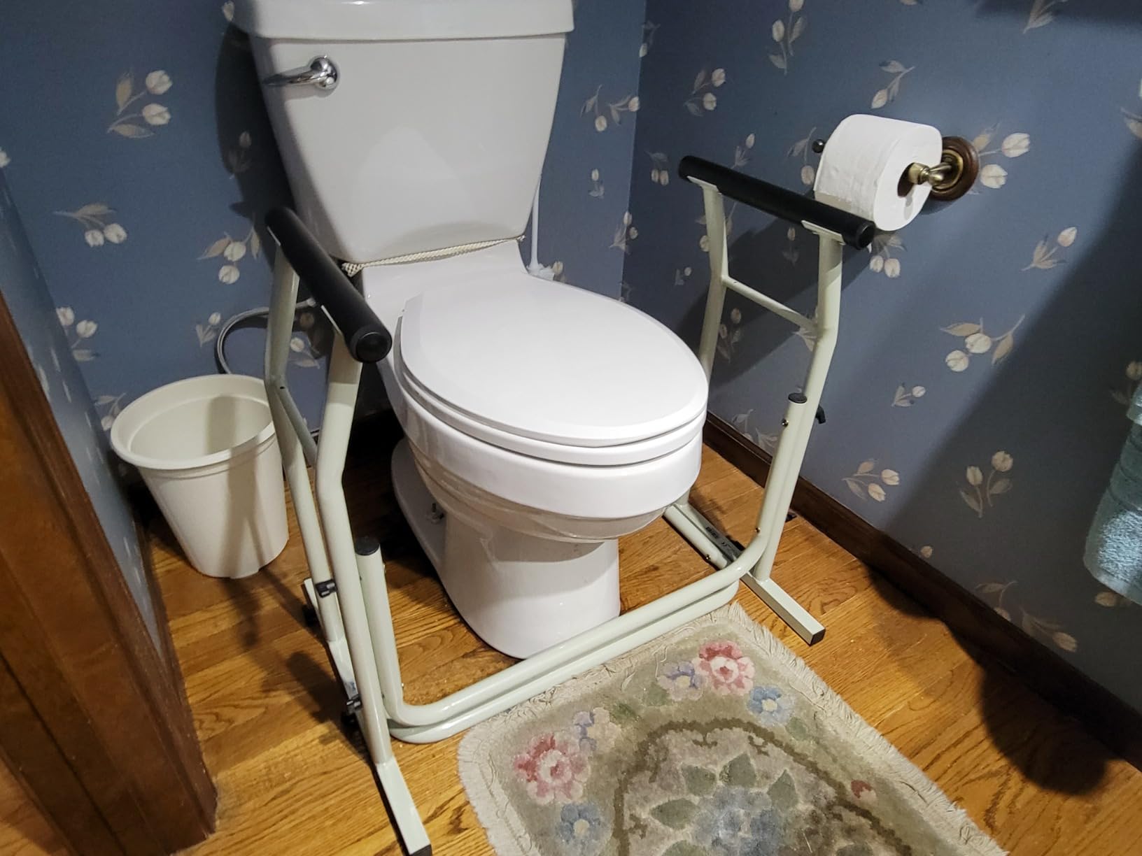 Drive Medical Freestanding Toilet Safety Frame Grab Bar Rail, White customer photo 1