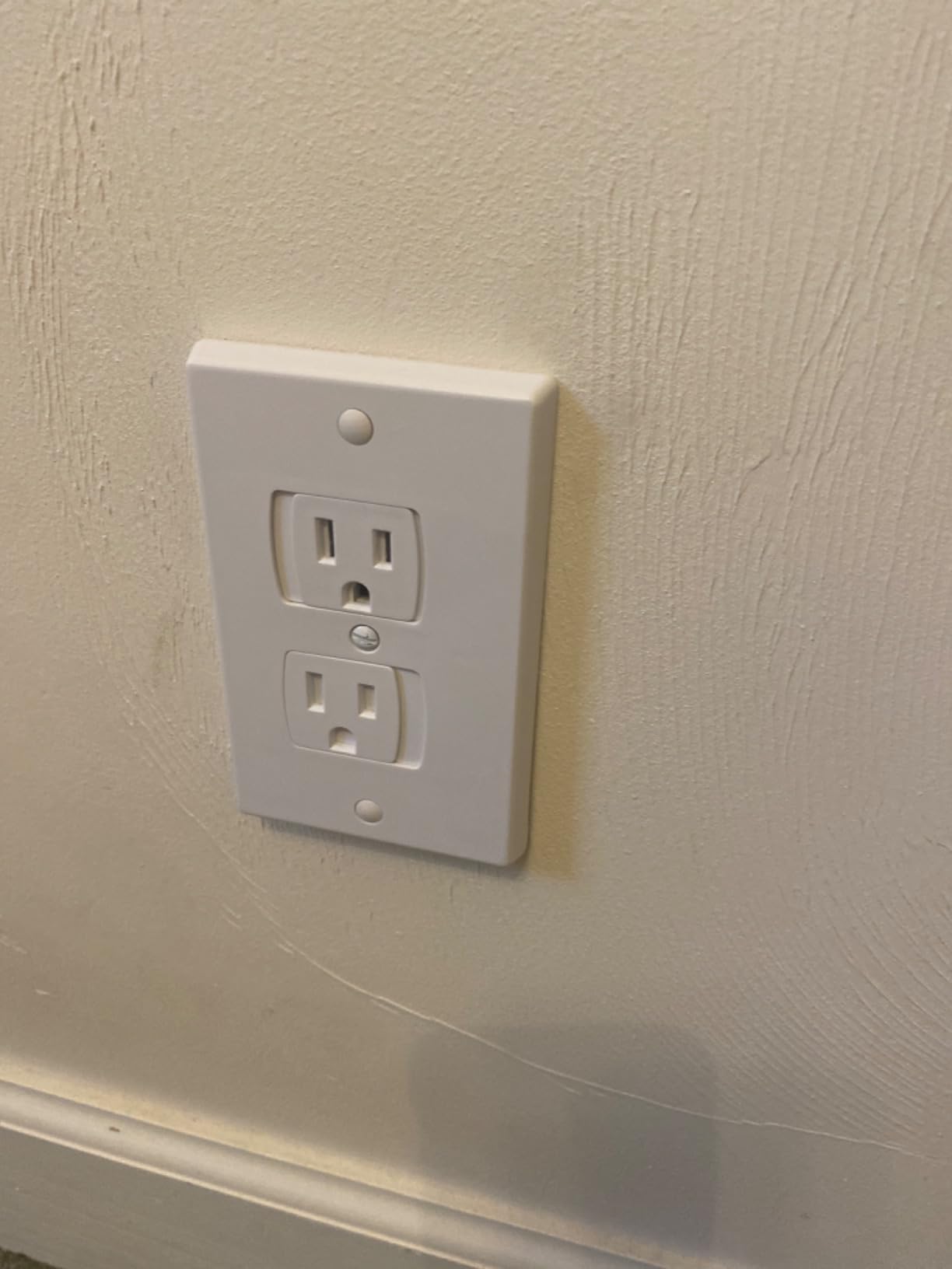 6-Pack Safety Innovations Self-Closing Outlet Covers (For Center Screw Outlets Only) - Measures 3