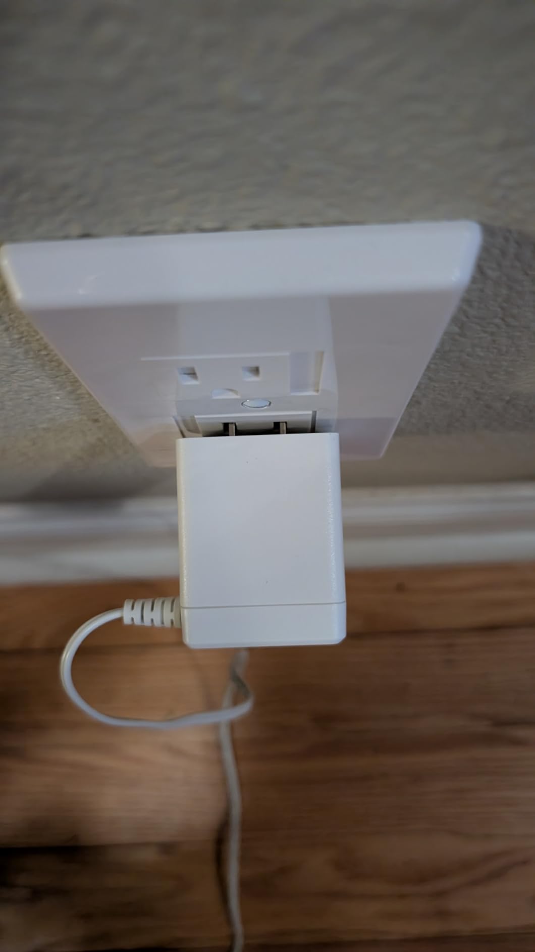 6-Pack Safety Innovations Self-Closing Outlet Covers (For Center Screw Outlets Only) - Measures 3
