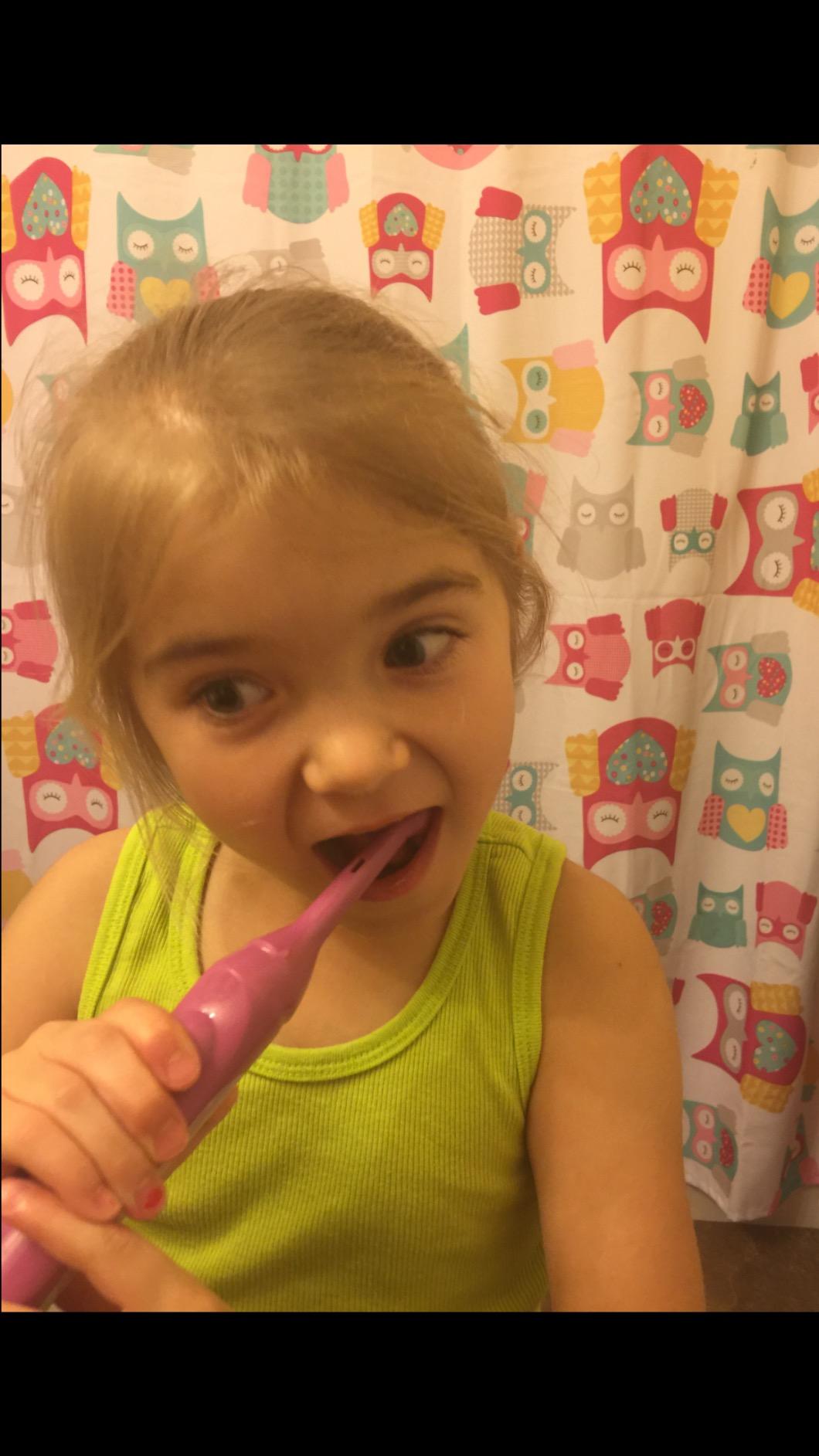 Oral-B Pro-Health Stages Disney Princess Battery Power Kids Electric Toothbrush (Packaging May Vary) customer photo 2