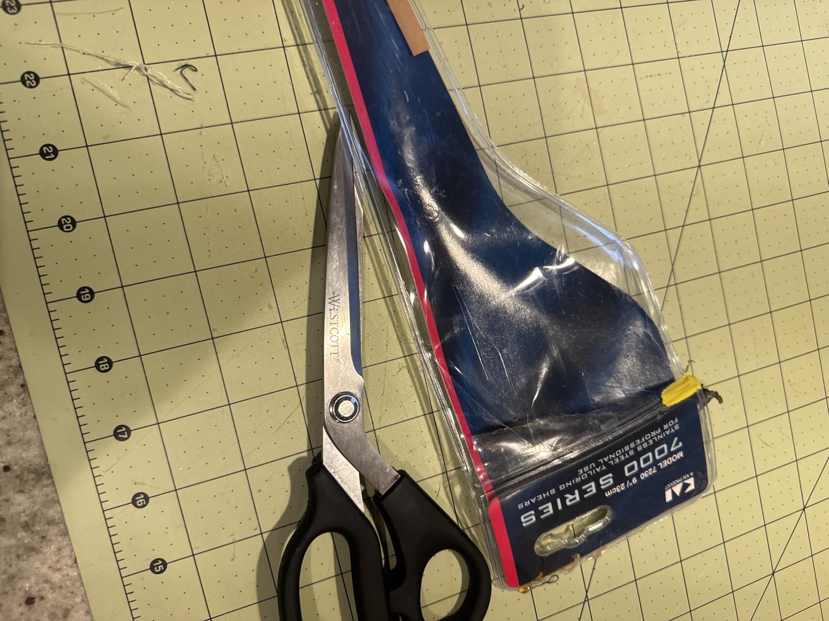 Kai 7230 9 Inch Professional Shears customer photo 1