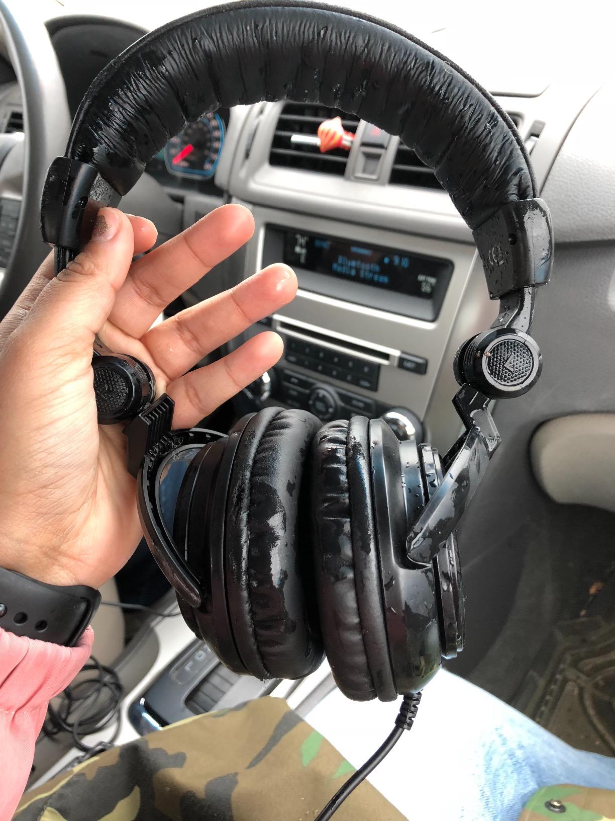 TASCAM TH-02 Professional Studio Monitor Headphones, Wired, Over Ear — for Recording, Podcast, DJ, Music and Guitar, with 1/4 Inch Jack Adapter customer photo 2