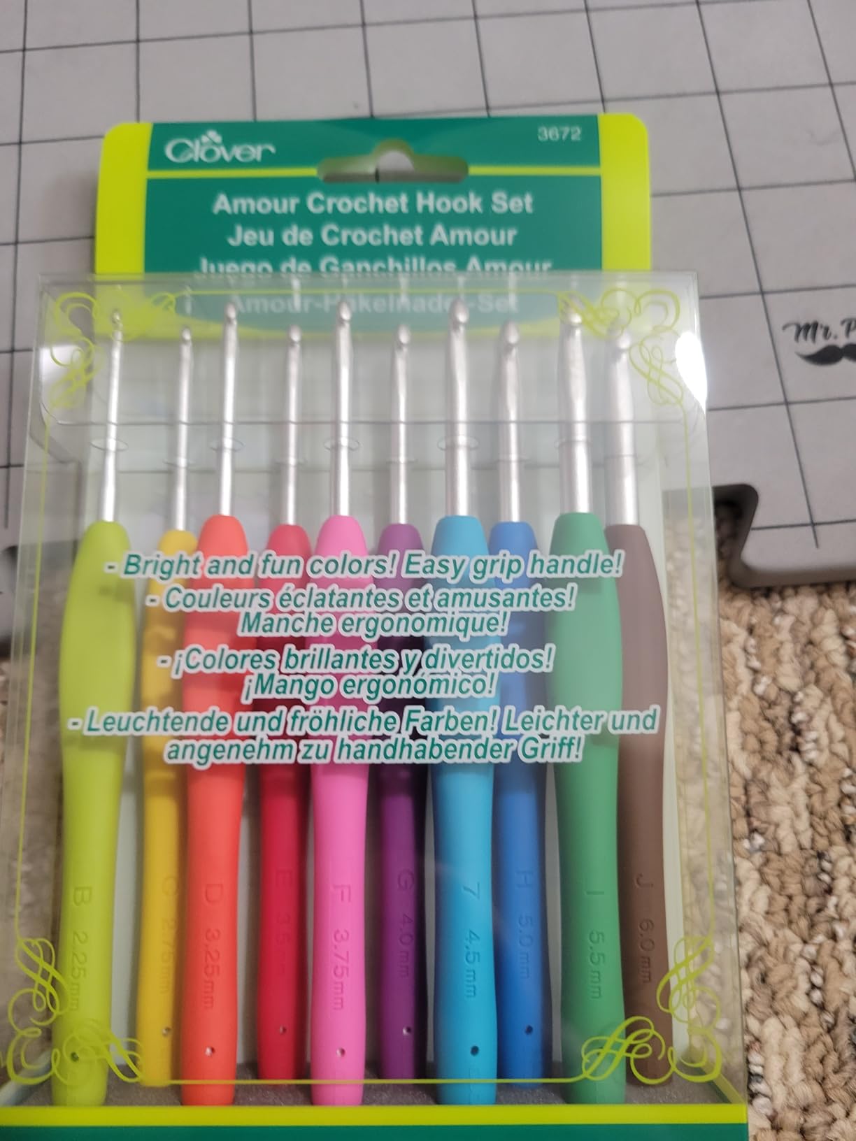 Clover 3672 Amour Crochet Hook Set, 10 sizes customer photo 1