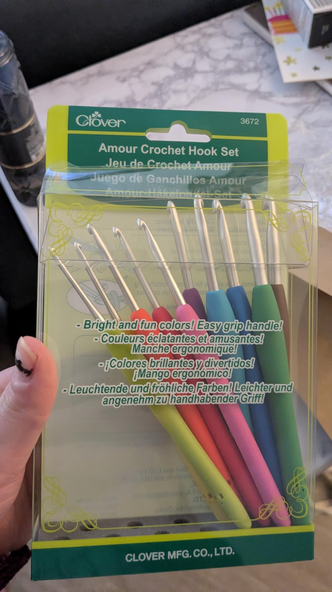 Clover 3672 Amour Crochet Hook Set, 10 sizes customer photo 2