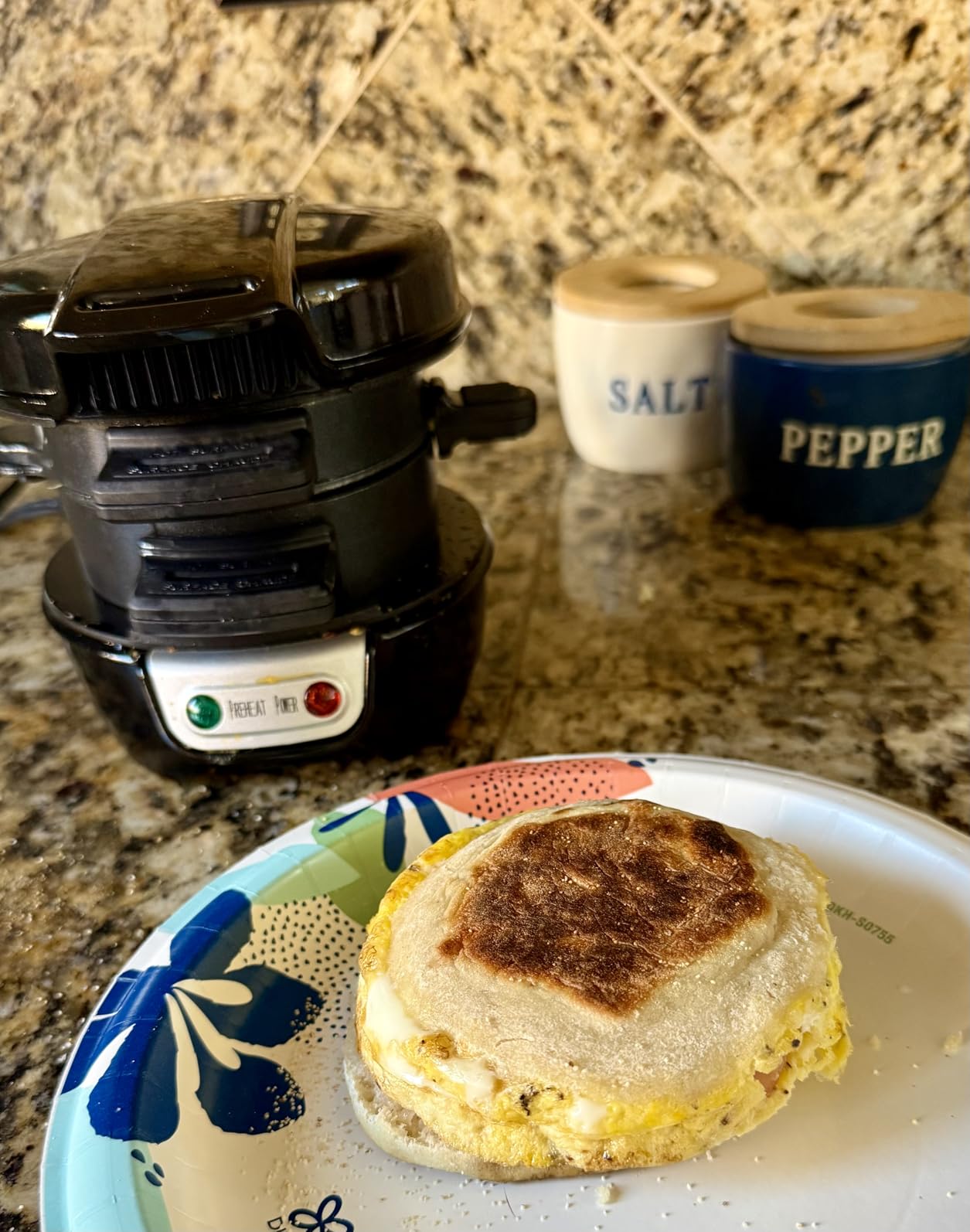 Hamilton Beach Breakfast Sandwich Maker with Egg Cooker Ring, Customize Ingredients, Perfect for English Muffins, Croissants, Mini Waffles, Perfect White Elephant Gifts, Red (25476) customer photo 1