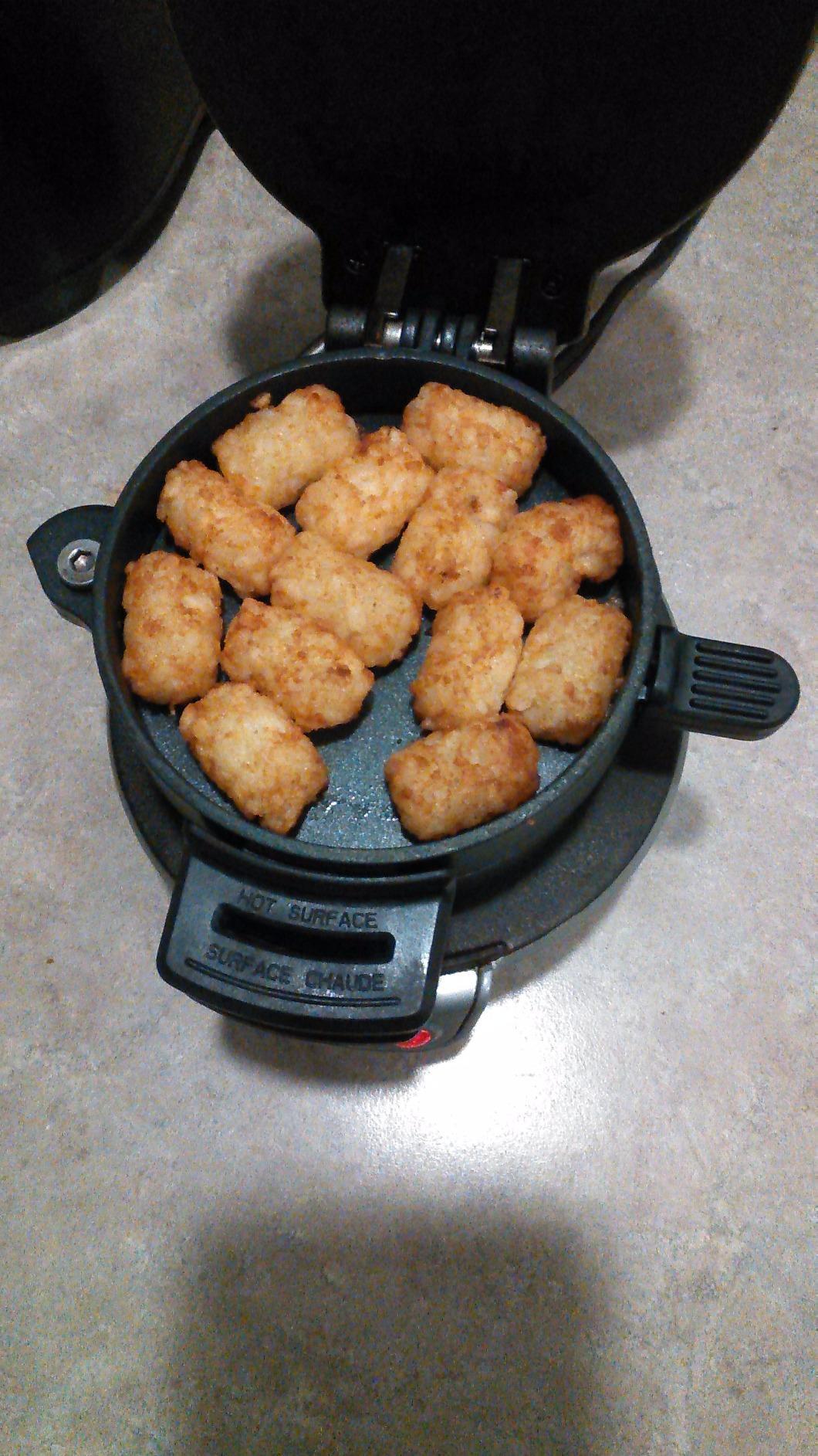 Hamilton Beach Breakfast Sandwich Maker with Egg Cooker Ring, Customize Ingredients, Perfect for English Muffins, Croissants, Mini Waffles, Perfect White Elephant Gifts, Red (25476) customer photo 2