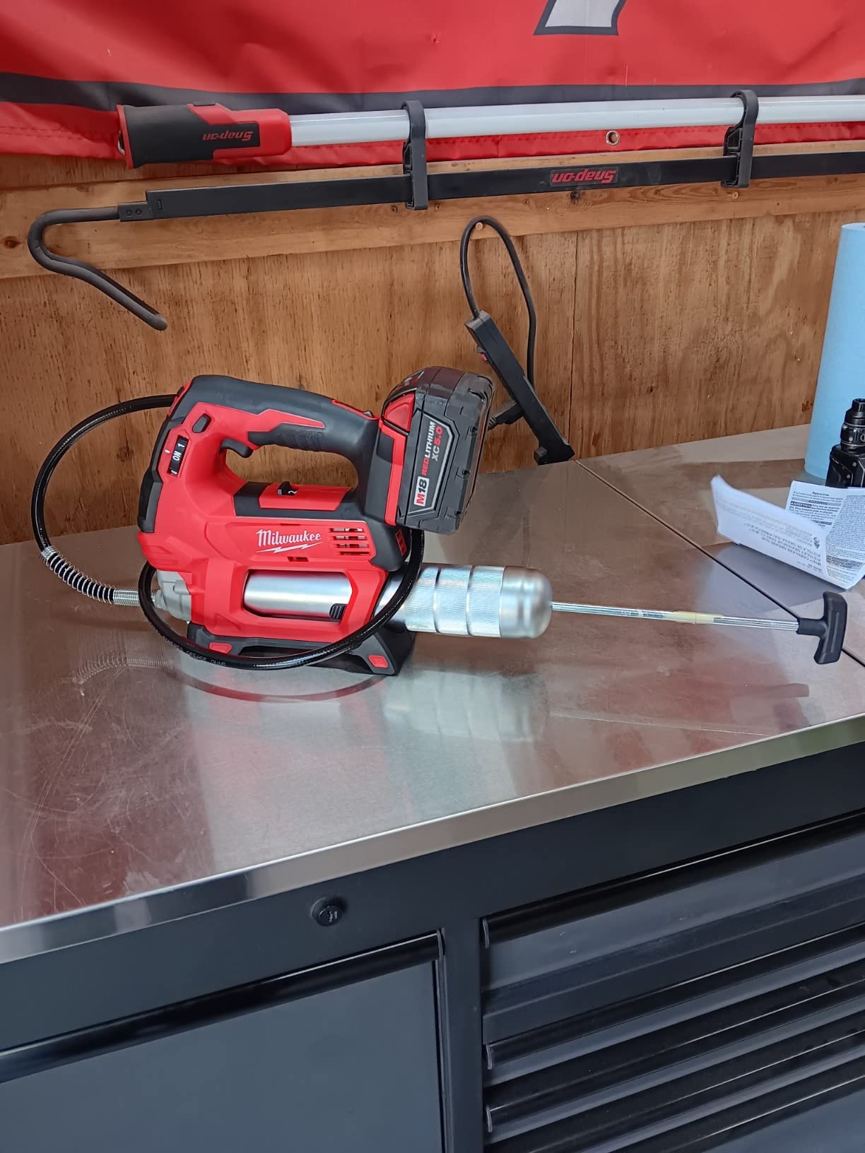 Milwaukee 2646-20 M18 2-speed Grease Gun, Bare Tool customer photo 1