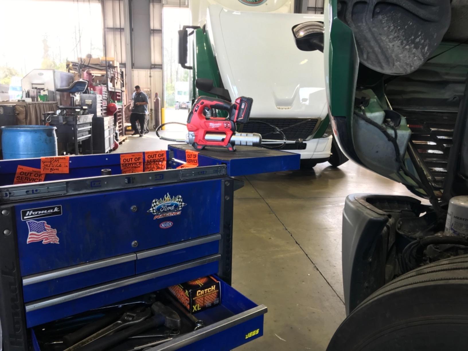 Milwaukee 2646-20 M18 2-speed Grease Gun, Bare Tool customer photo 2