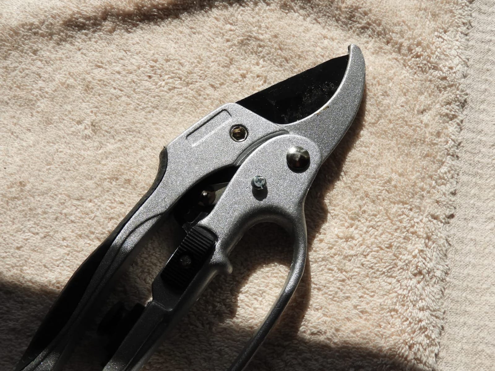 The Gardener's Friend Heavy Duty Ratchet Pruning Shears, Anvil customer photo 1