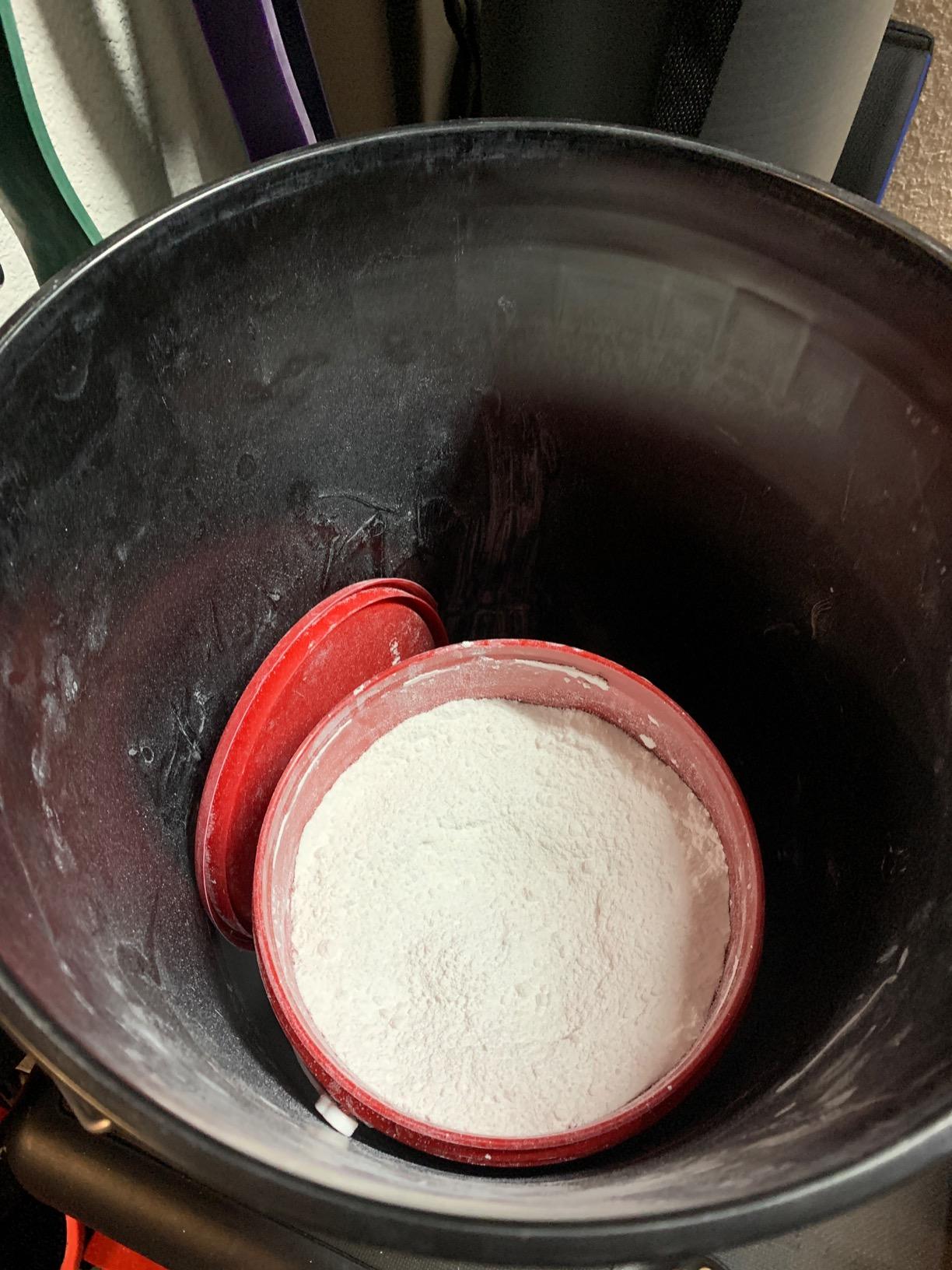 Primo Chalk Resealable Bucket: Loose Chalk for Weightlifting, Rock Climbing, & Gymnastics, Made in The USA, Chalk Ball Refill for Superior Grip customer photo 2
